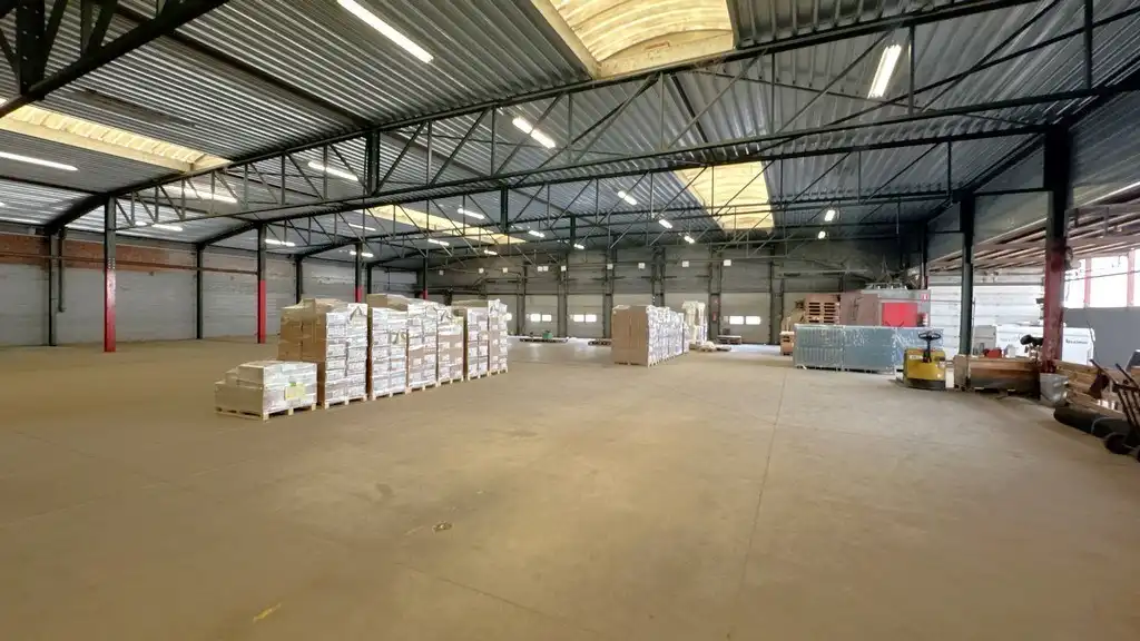 Loods met kantoor te huur nabij E313 in Wommelgem foto 14