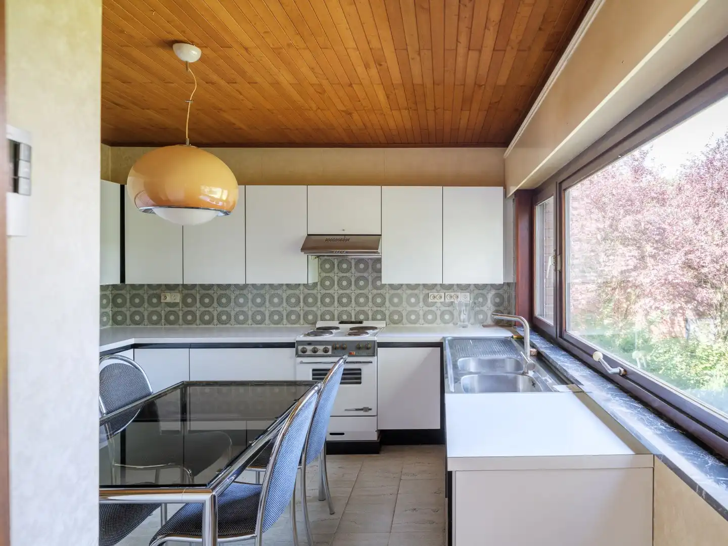 Vrijstaande woning met 4 slpk. in een oase van rust foto 7
