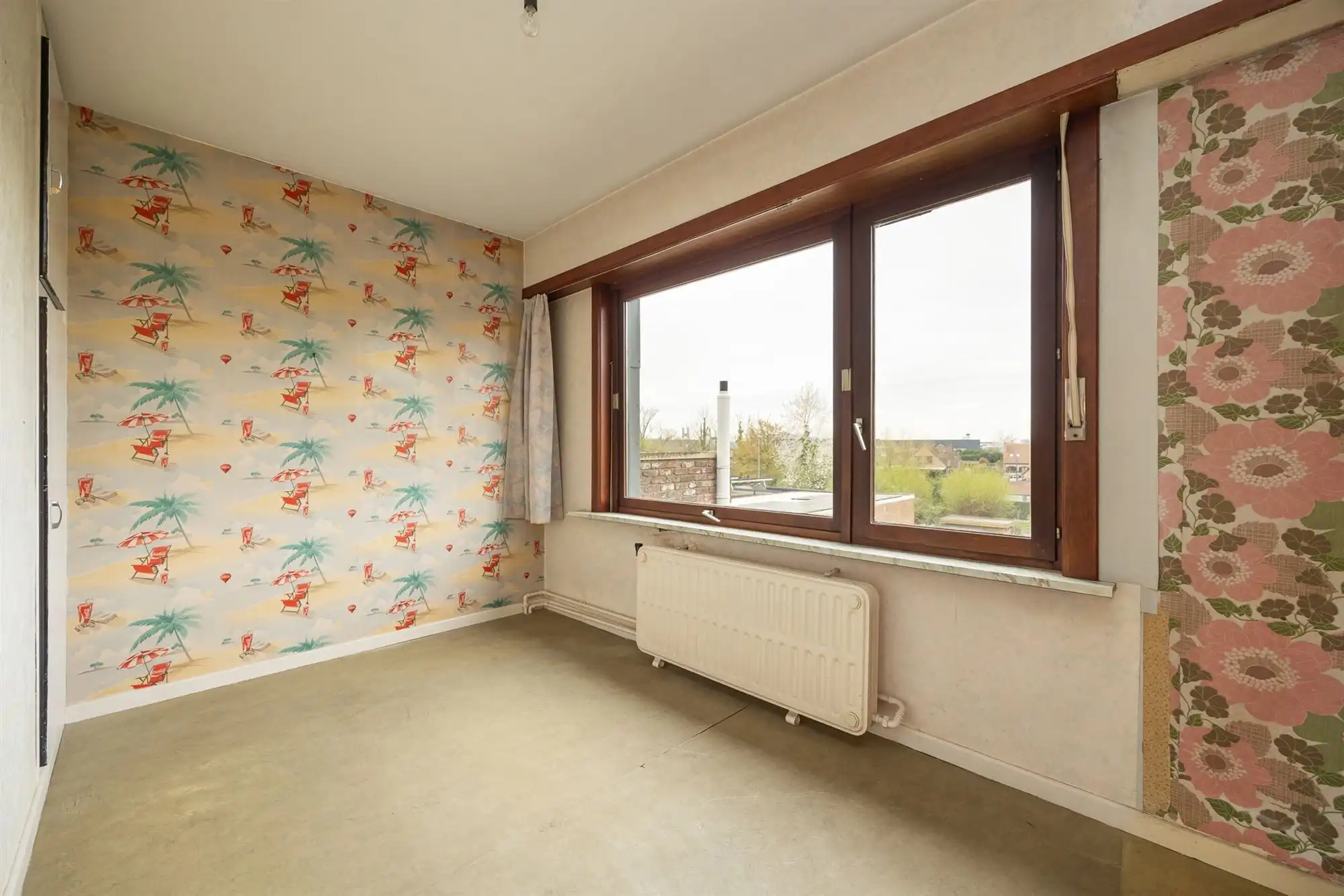 Te renoveren rijwoning met garage en tuin foto 10