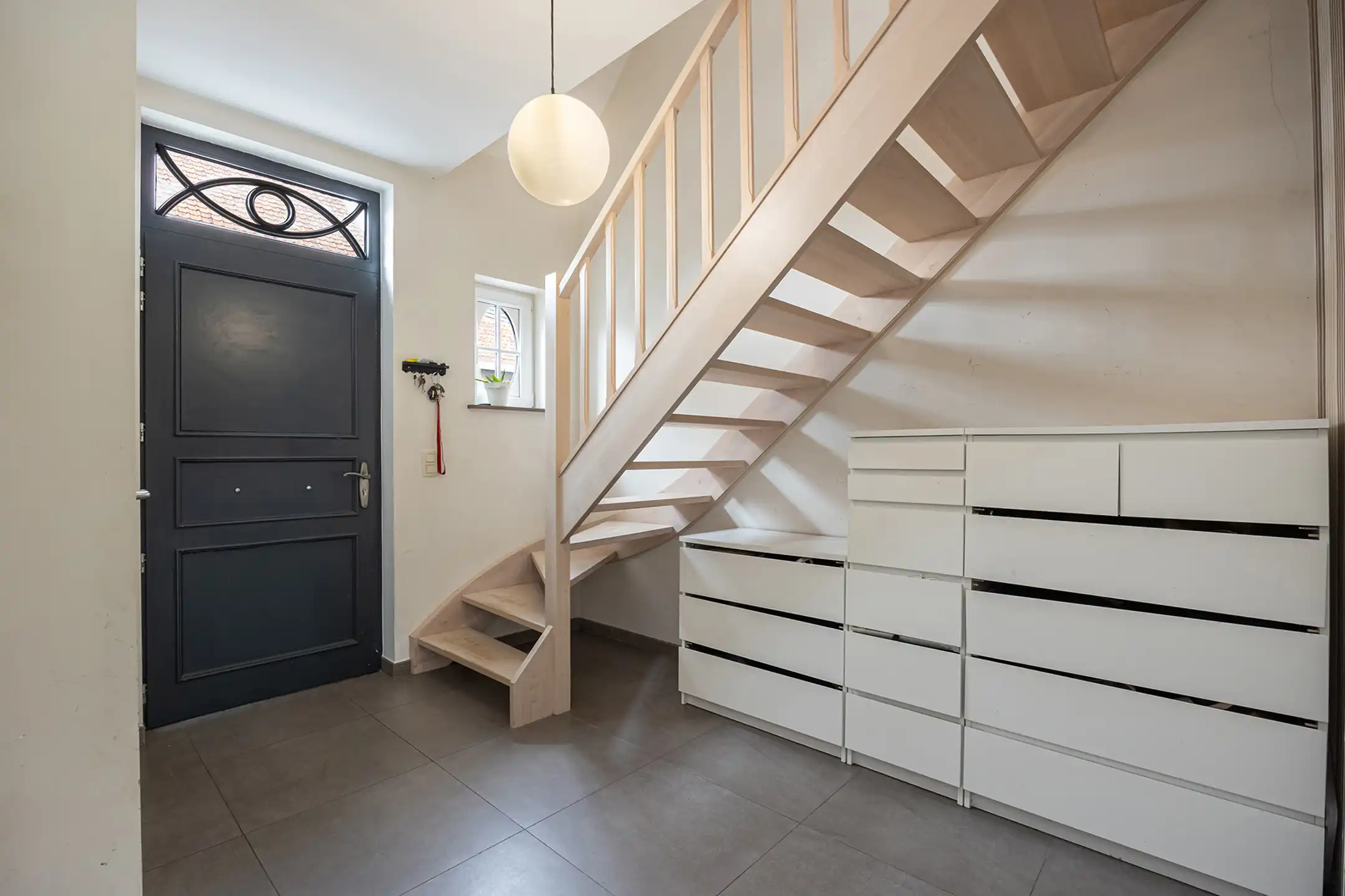 Instapklare recente HOB met 3 slaapkamers, tuin en garage foto 8