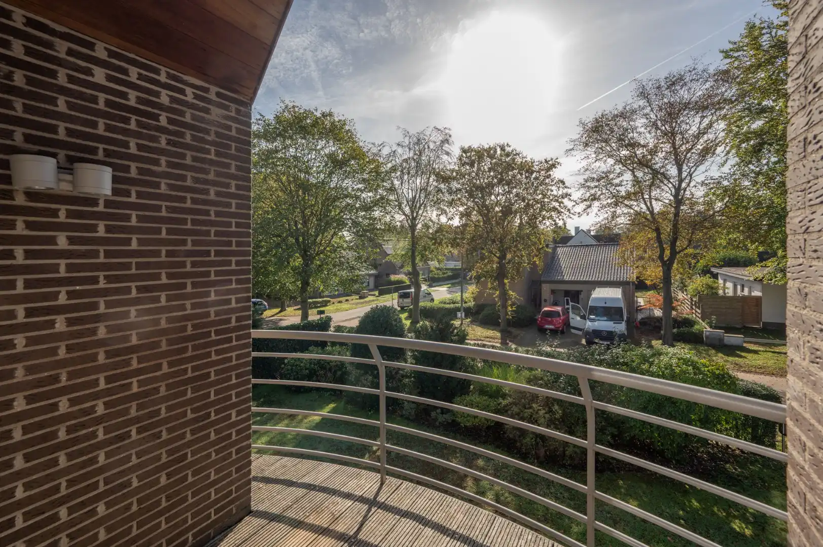 Ruime gezinswoning met heerlijke tuin, rustig gelegen in Sint-Michiels! foto 14