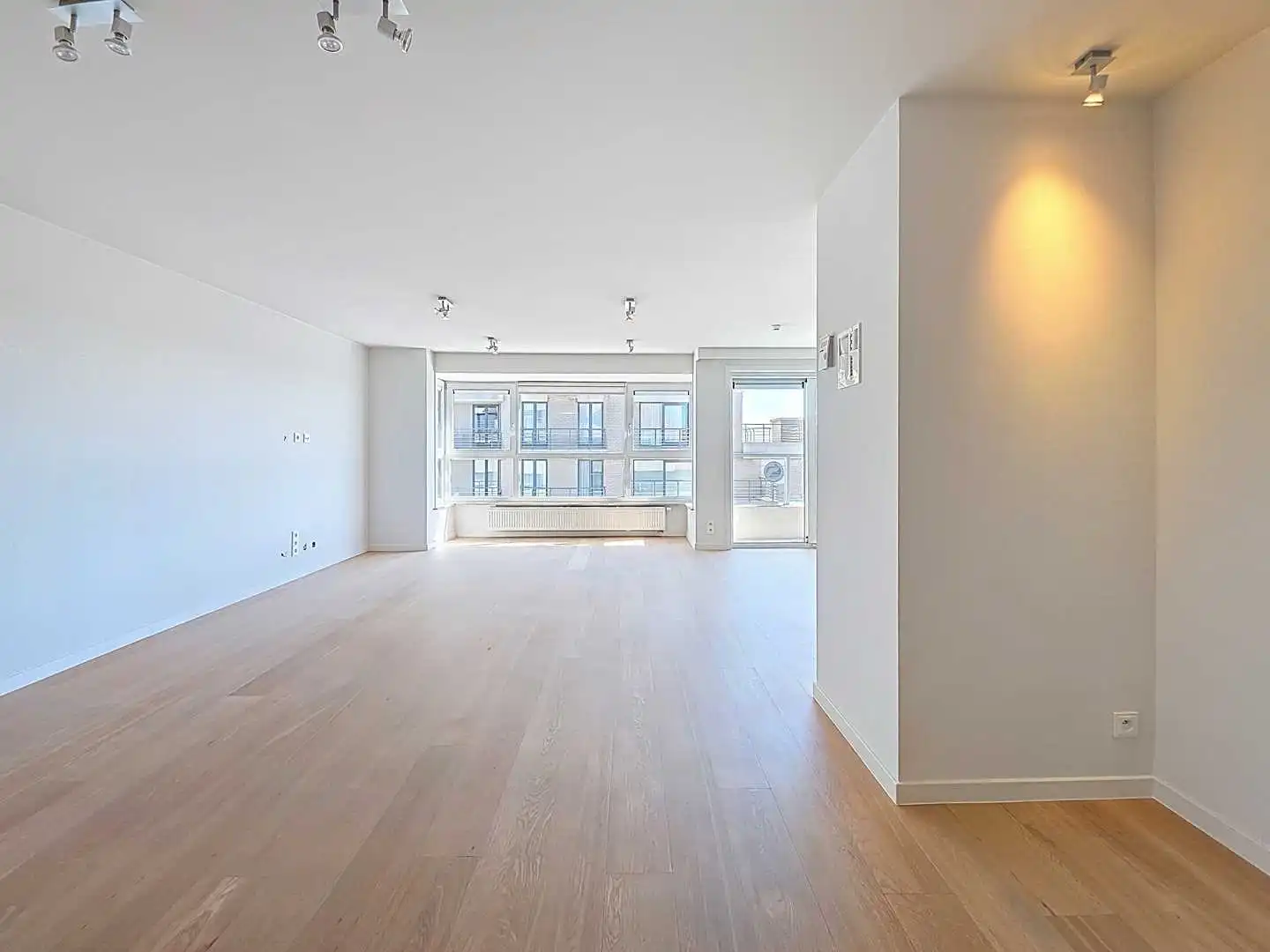 Luxueuze penthouse met zijdelings zeezicht en terras foto 4