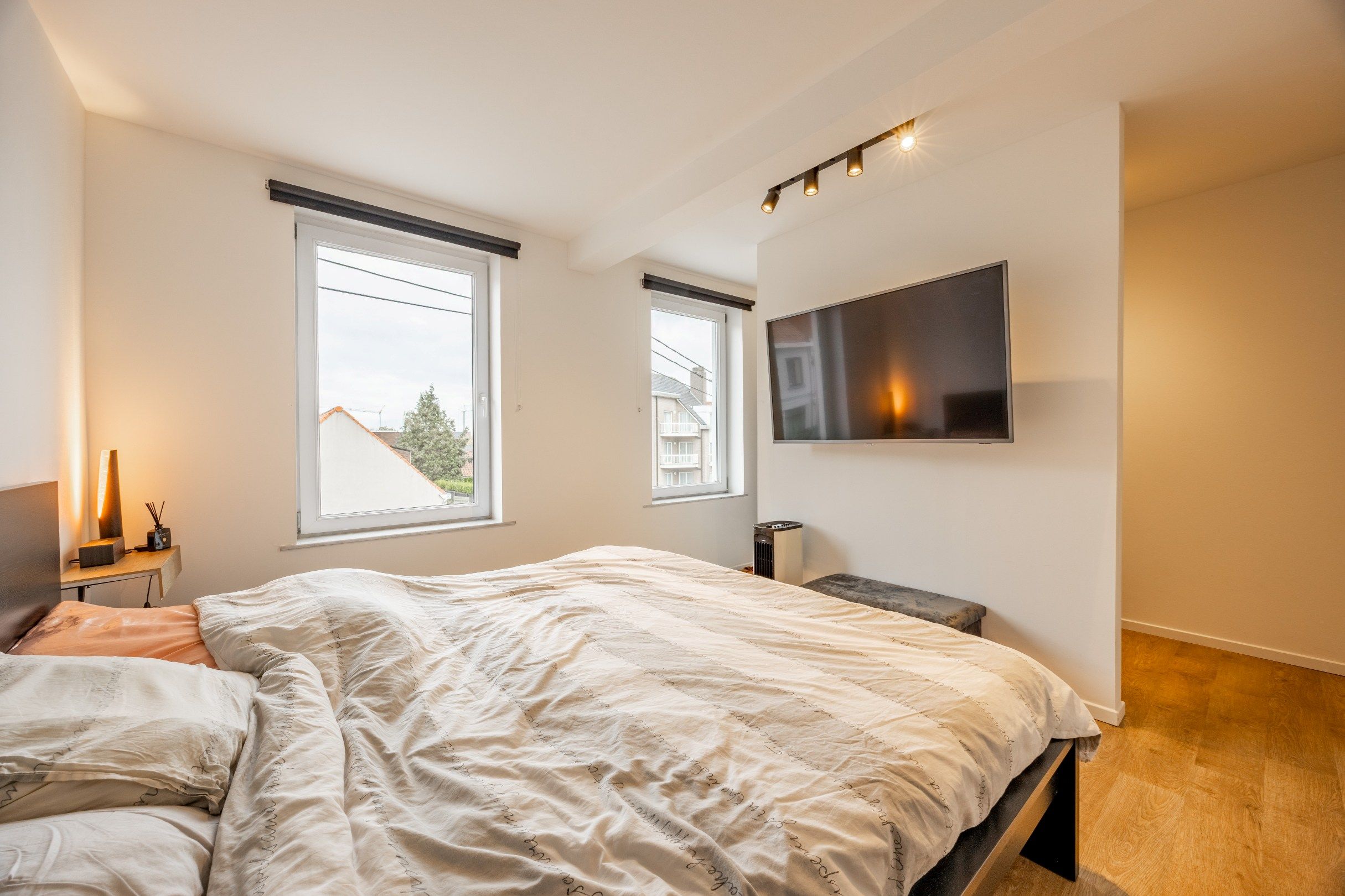 GERENOVEERDE RIJWONING MET TUIN foto 12