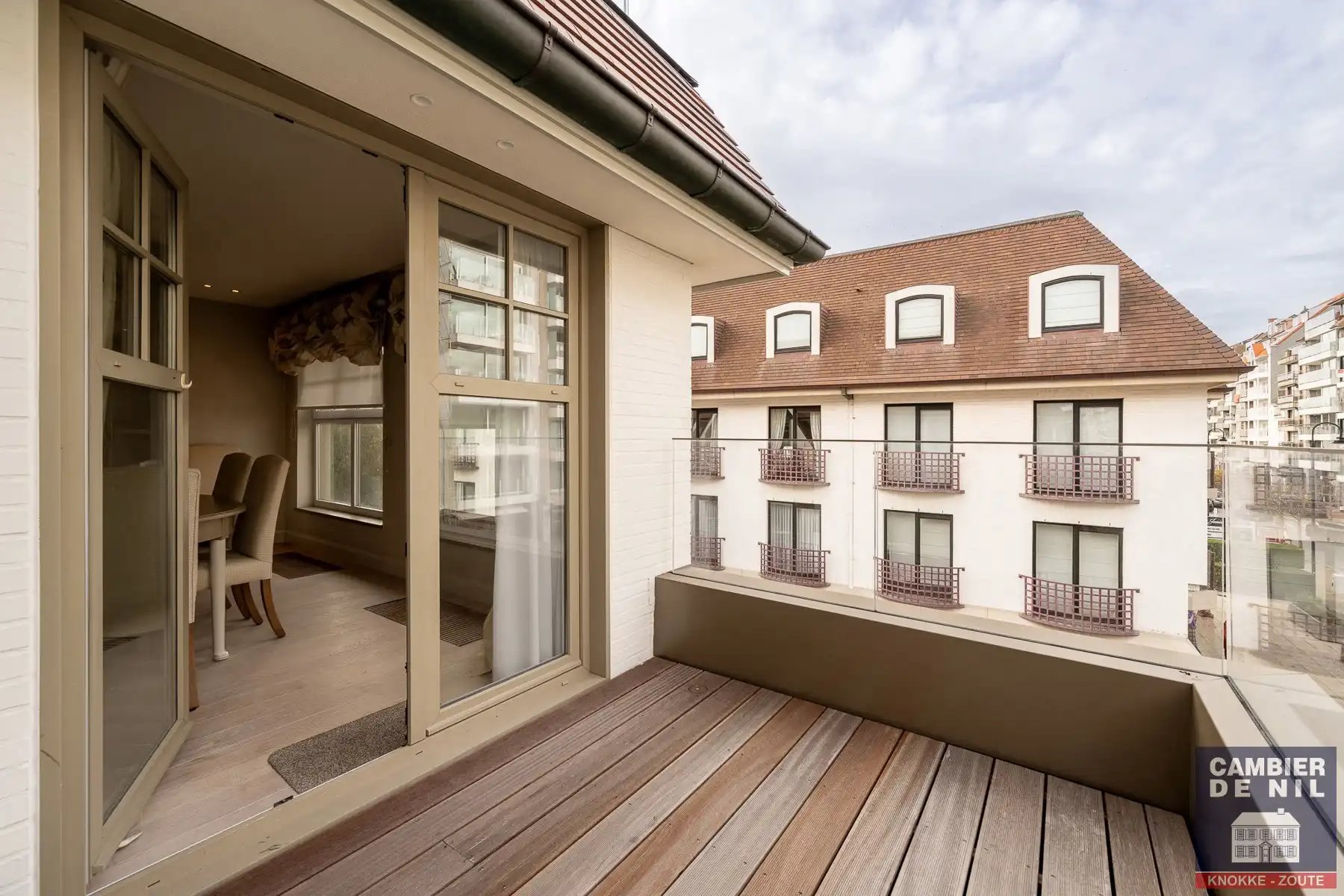 Ruim (155 m²) gemeubeld 3 SK appartement in hartje Zoute foto 14