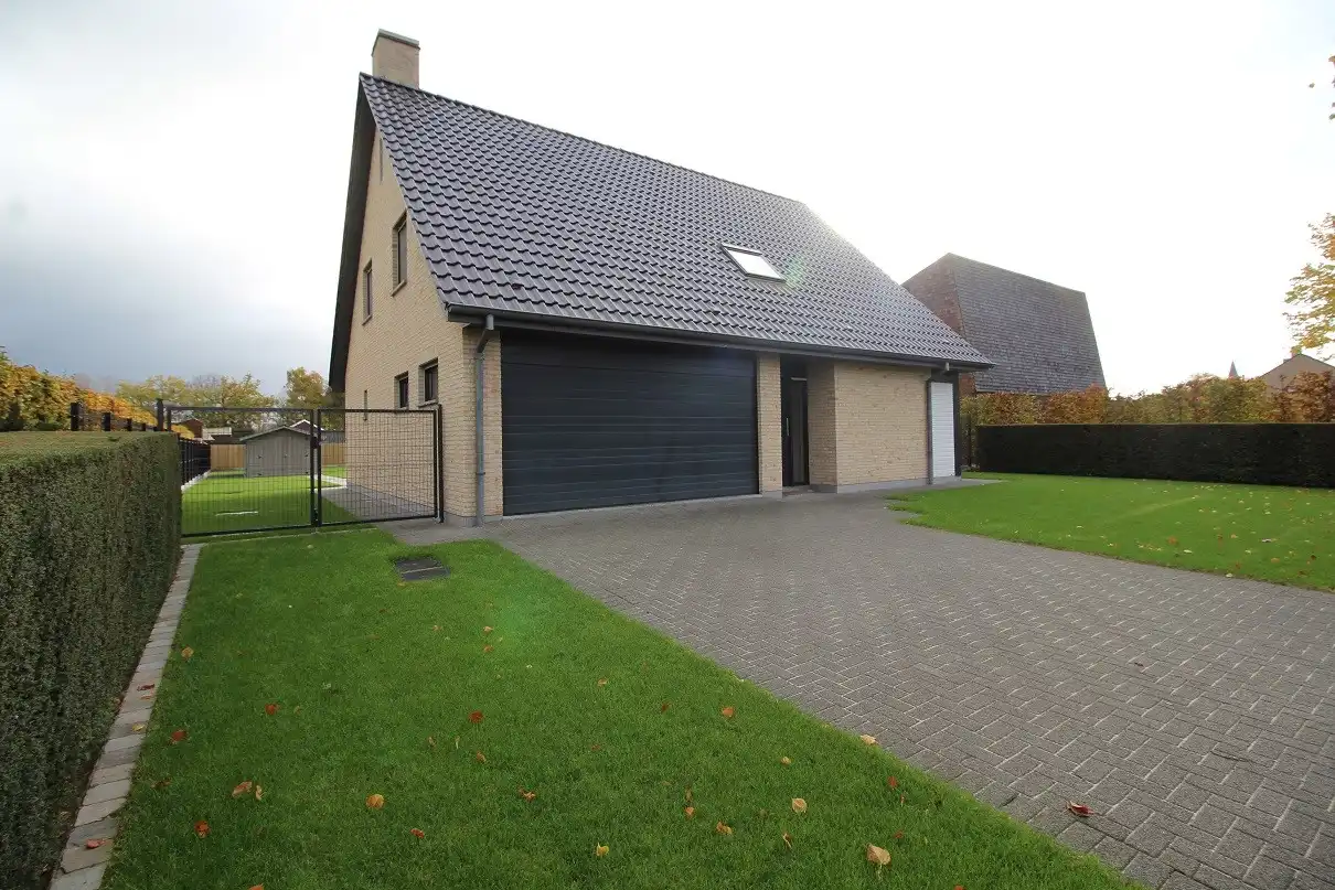 Zeer ruime villa met 3 slaapkamers te huur! foto 2