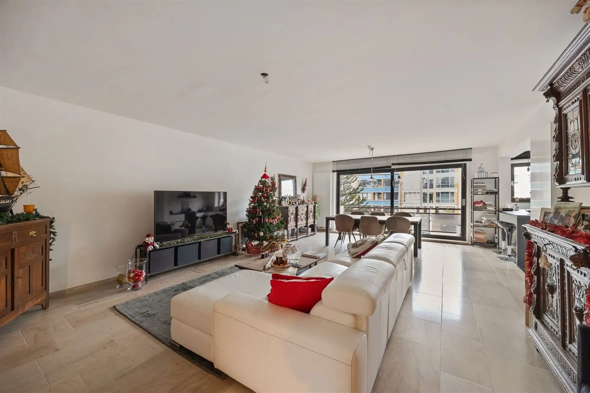 Ruim appartement met 2 à 3 slaapkamers en groot terras foto 5