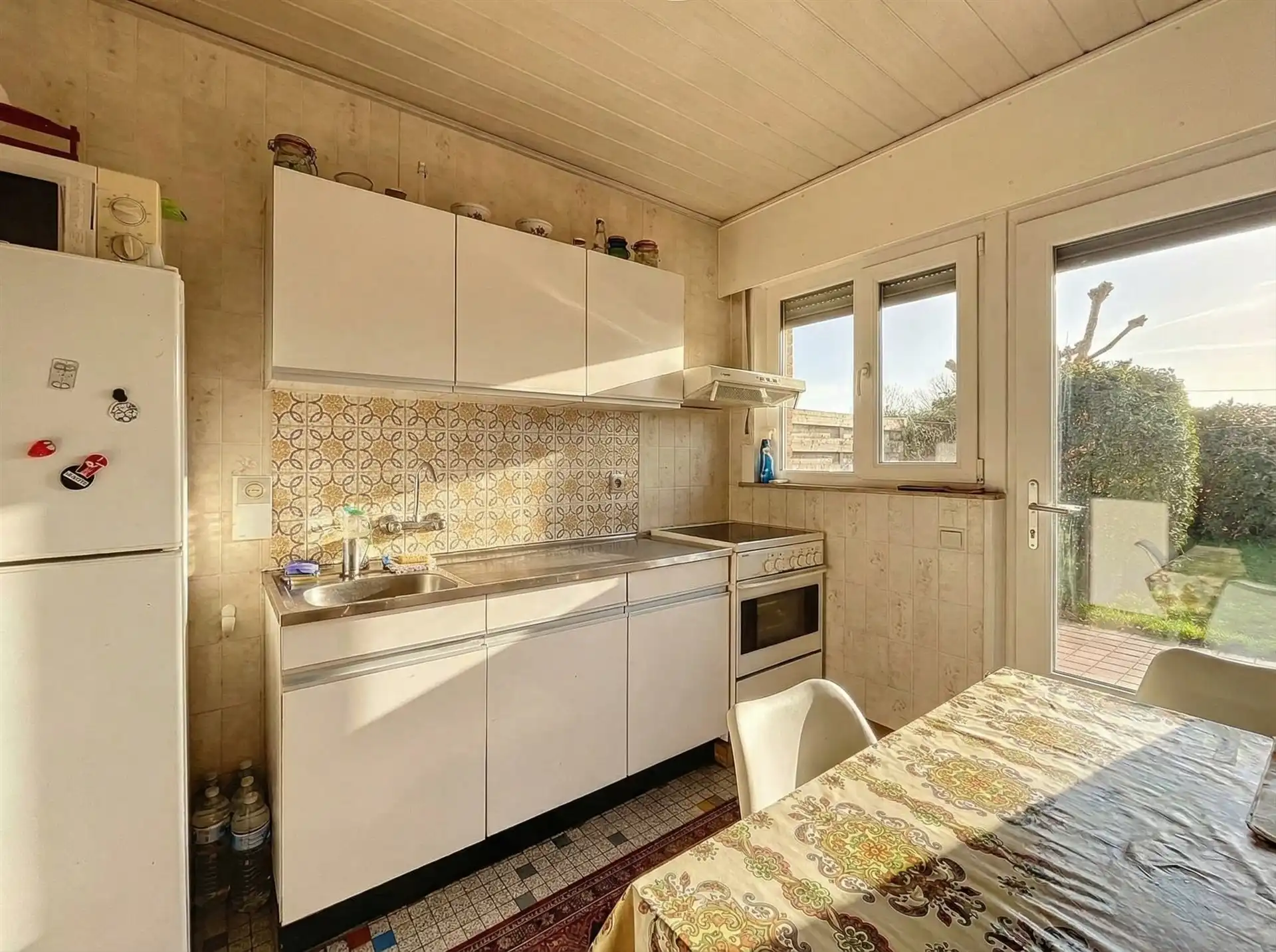 Gezinswoning met garage op perceel van 900m² met weids uitzicht! foto 6