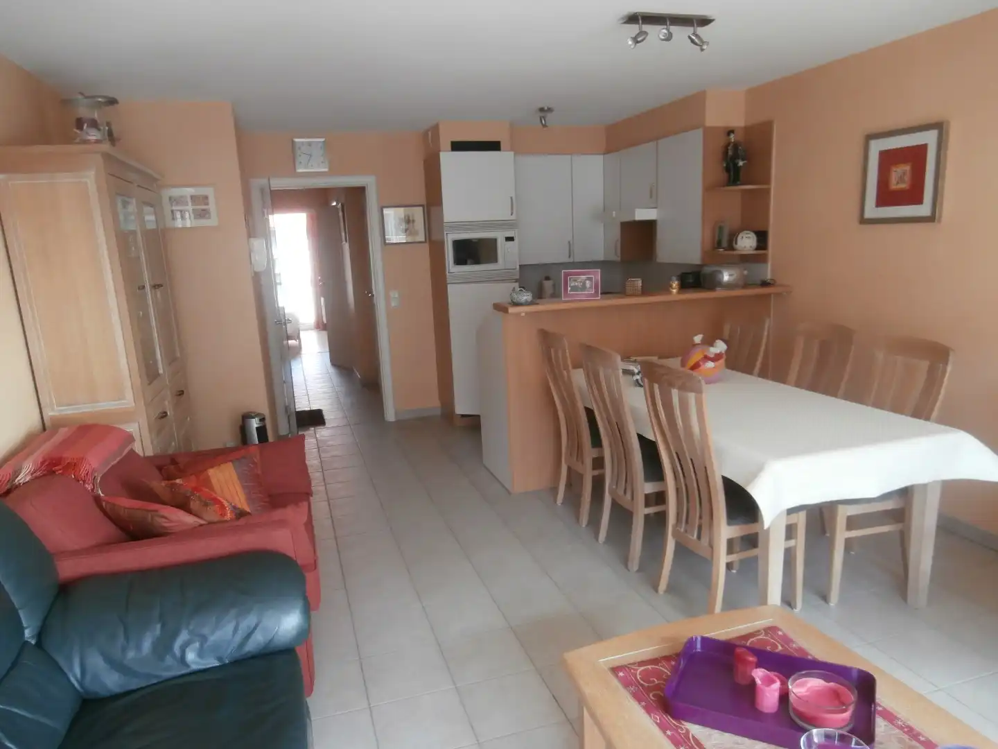Modern gemeubeld 2 slaapkamerappartement met garage TE KOOP foto 4