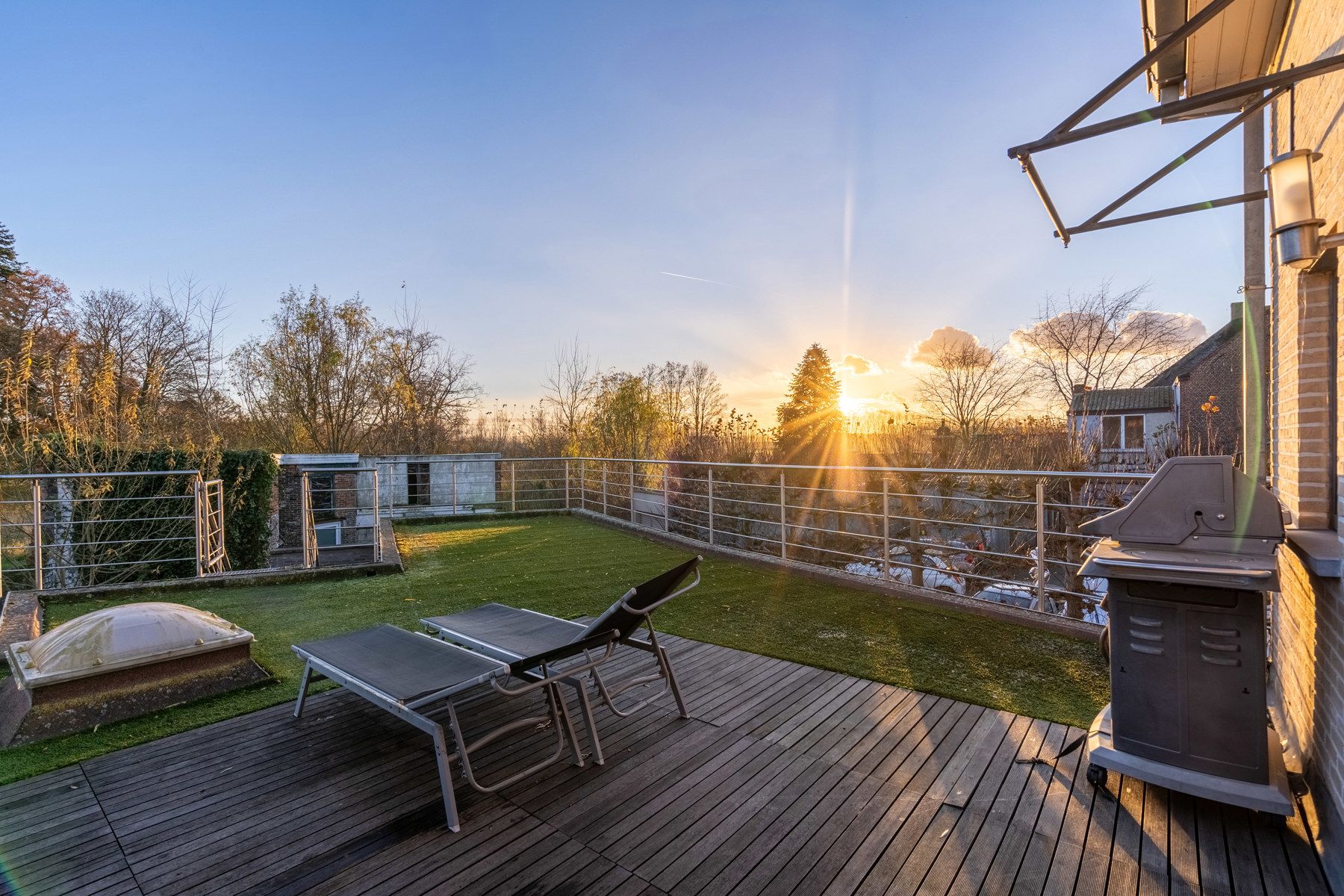 Centraal gelegen woning met groot terras foto {{pictureIndex}}