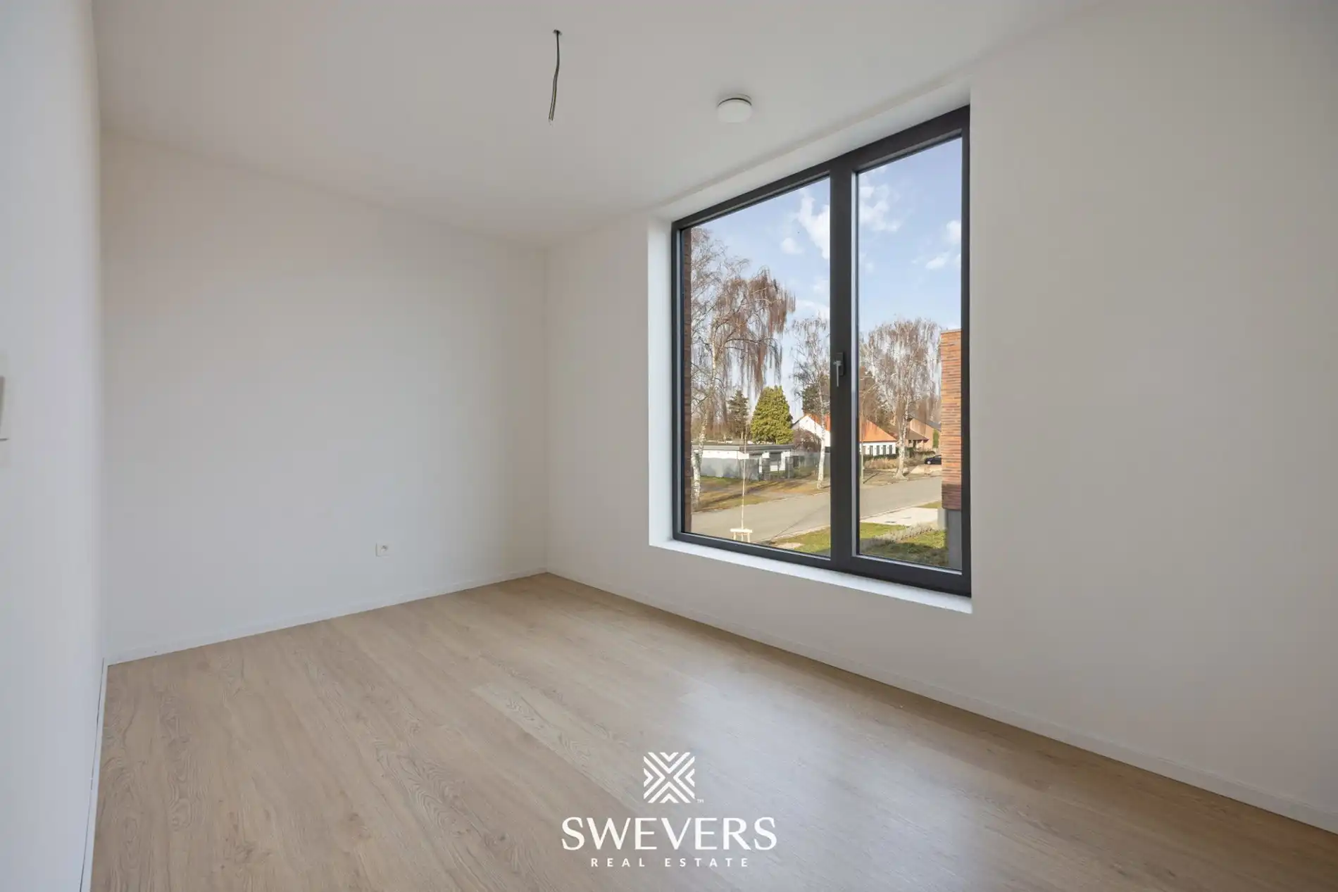 Moderne woning met open leefruimte en tuin foto 20