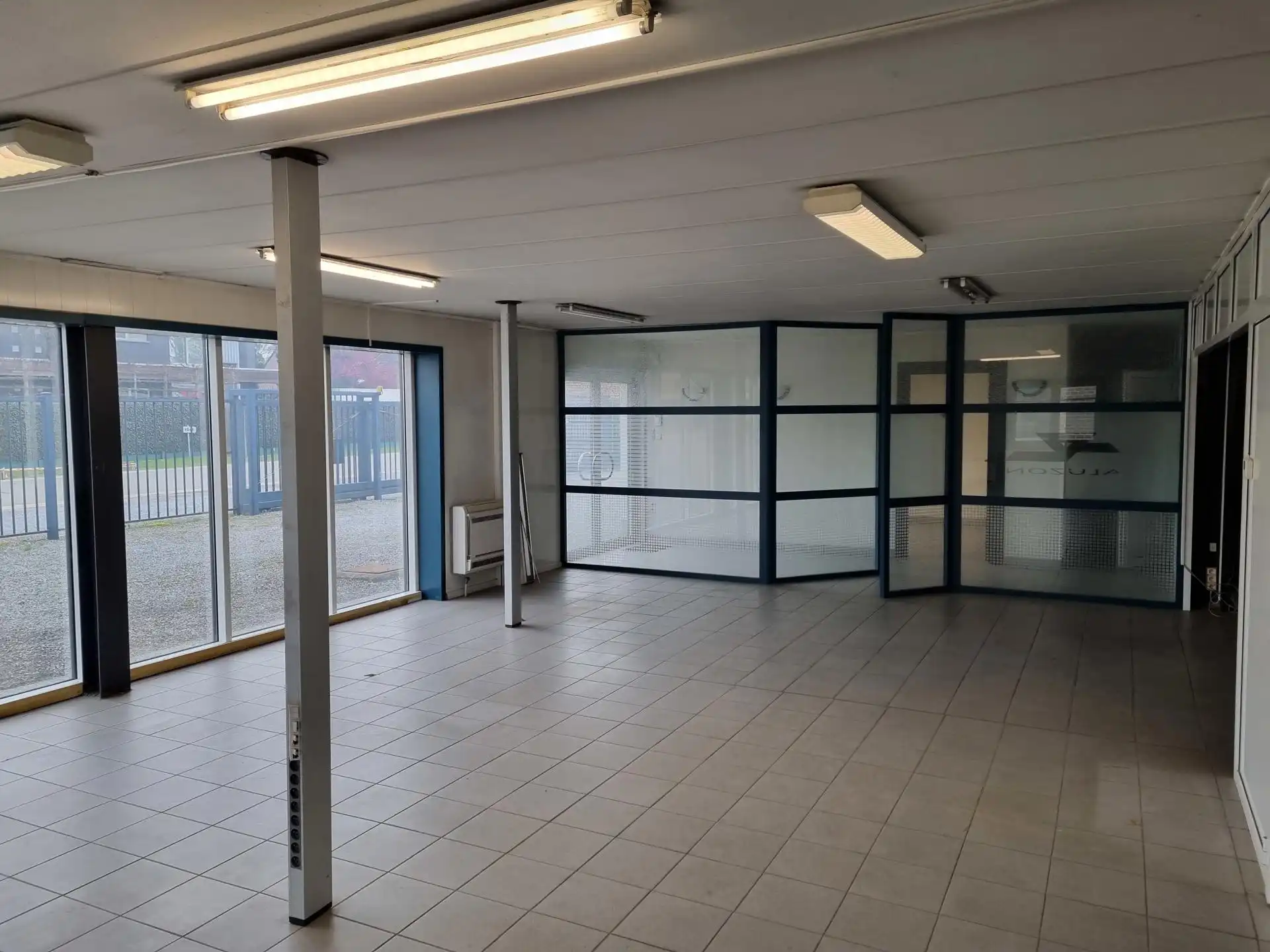 TE HUUR: bedrijfsgebouw van 1200m² met kantoren foto 12