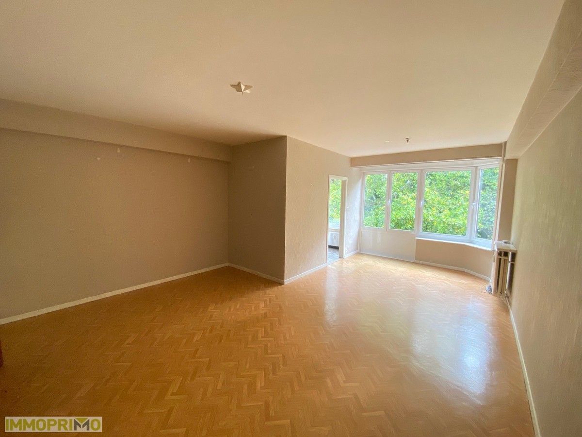 Zeer mooi en ruim appartement in authentieke stijl, vlak bij het Boelaarpark foto {{pictureIndex}}