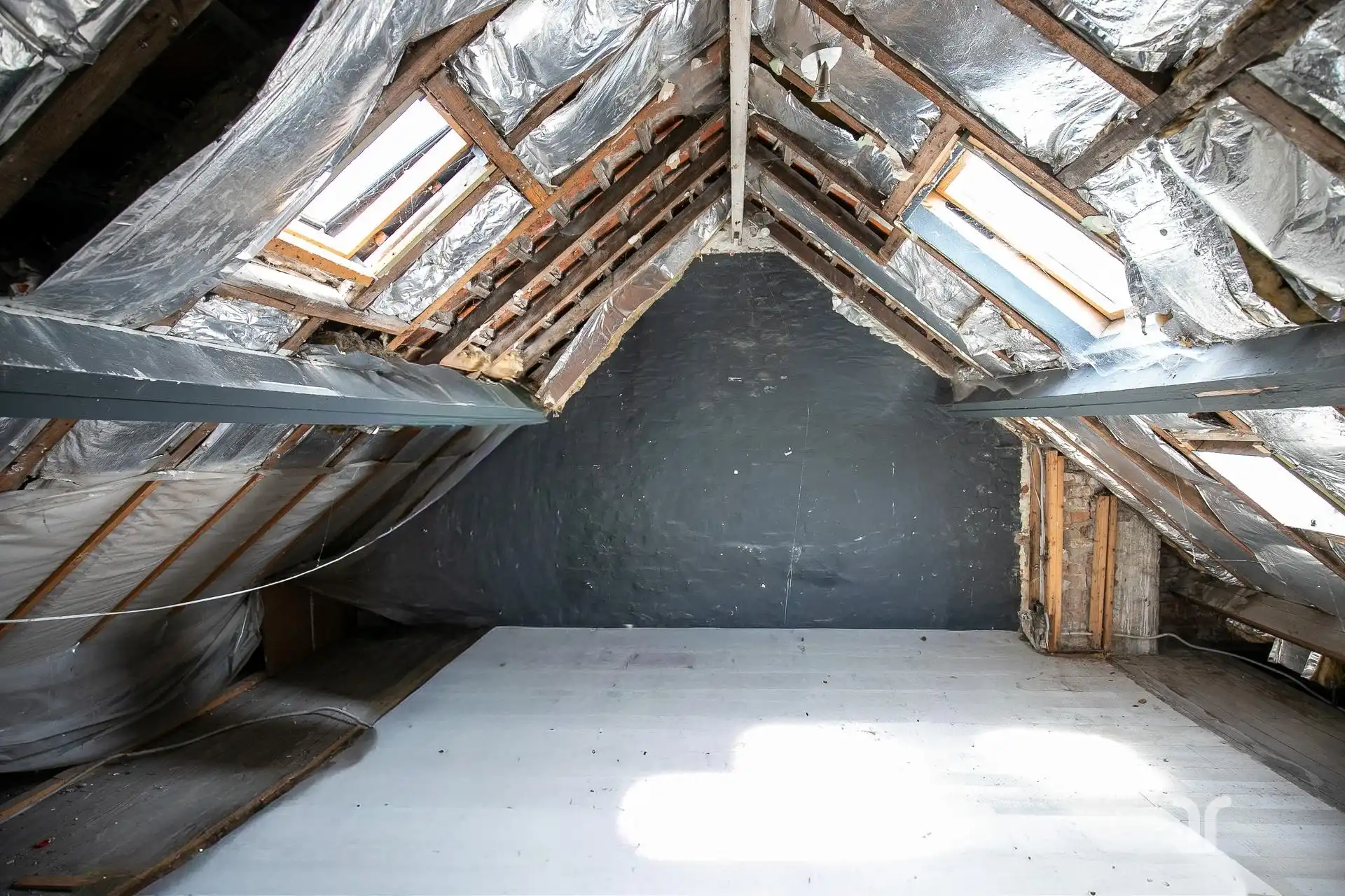 Rijwoning met ruime tuin, uitweg met garage en uitbreidingsmogelijkheden. foto 12