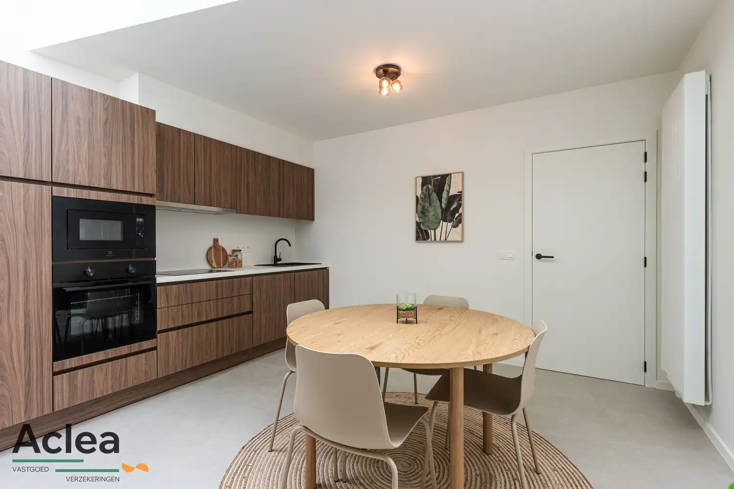 Stijlvol gerenoveerde woning met tuin en parkeerplaats foto 5