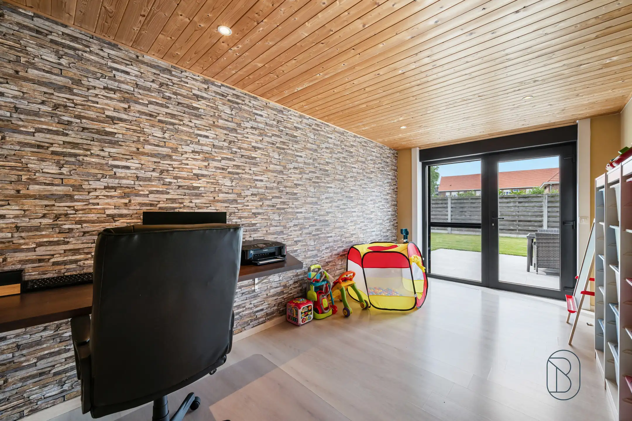 Ruime gezinswoning met 4 slk, zonnige tuin en garage foto 12