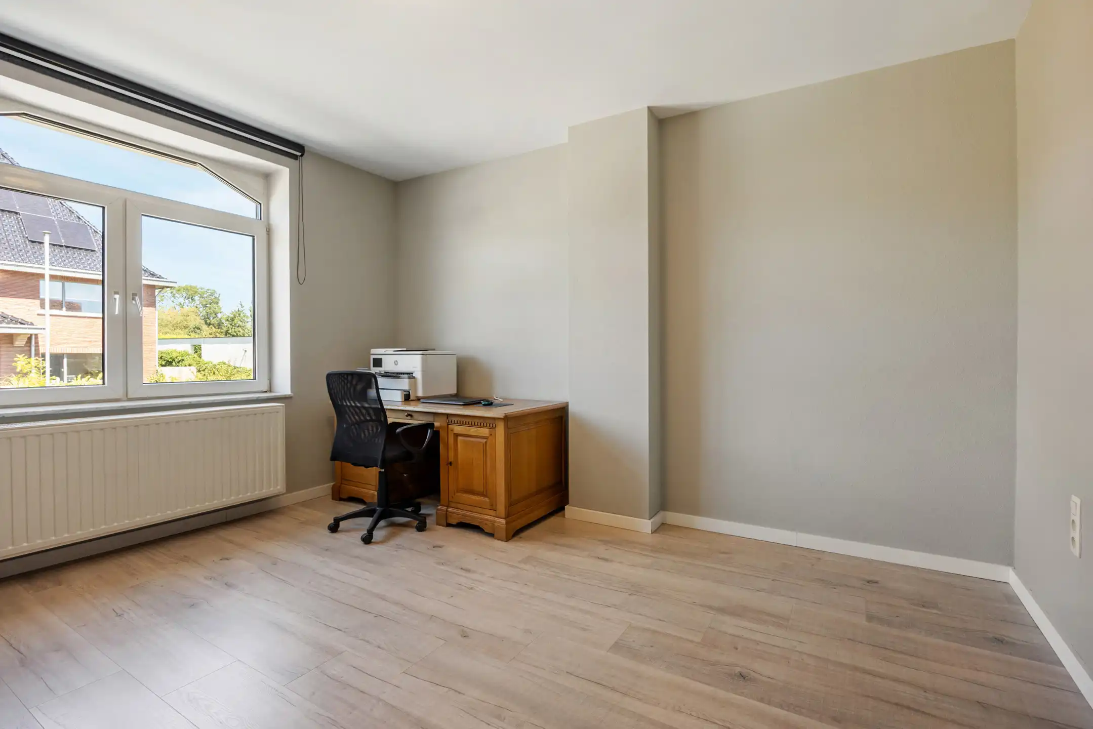 Gerenoveerde gezinswoning + werkplaats / garage foto 16
