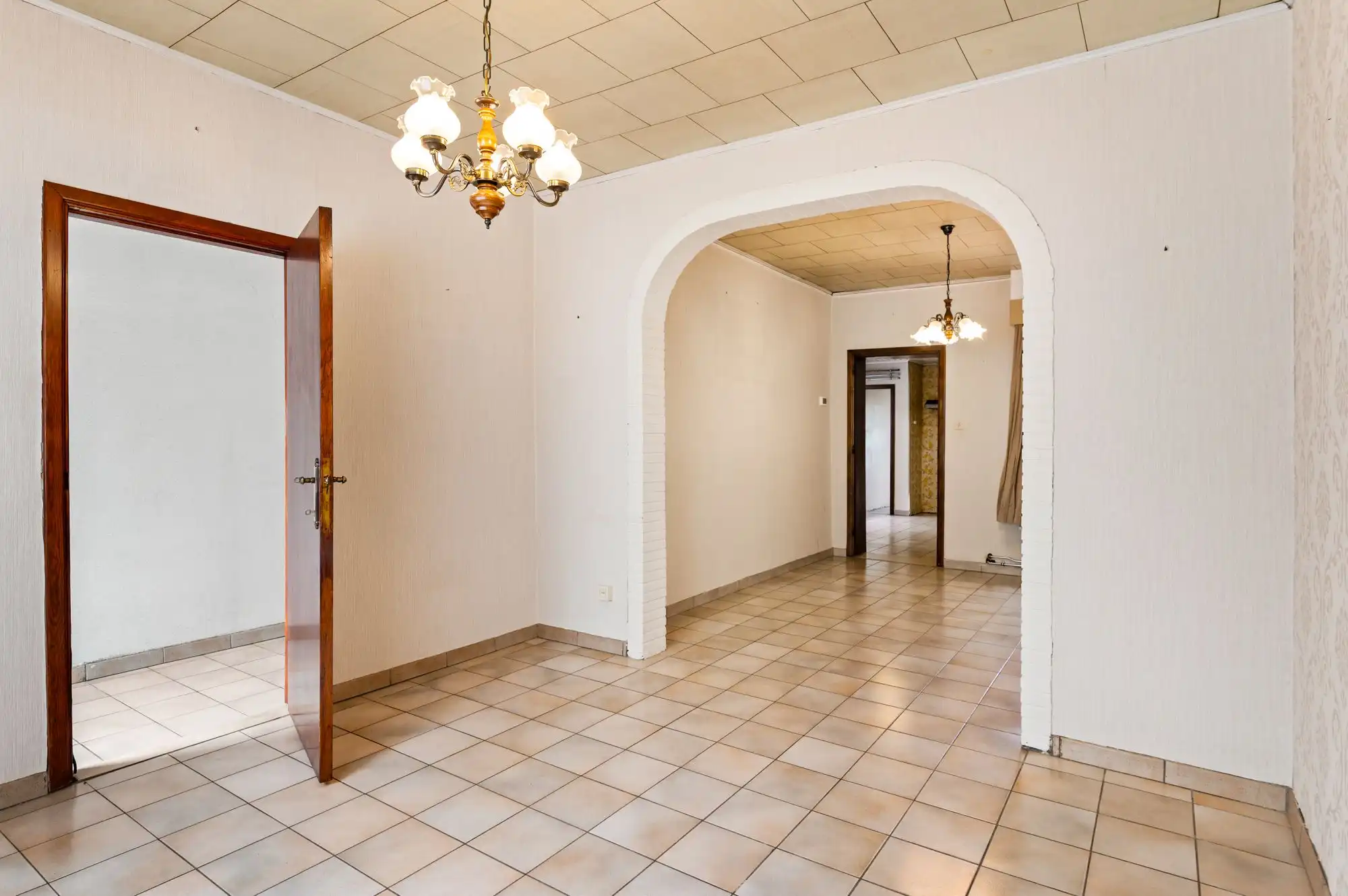 Te renoveren gezinswoning met leuke tuin en 2 garages op topligging in Brasschaat! foto 6