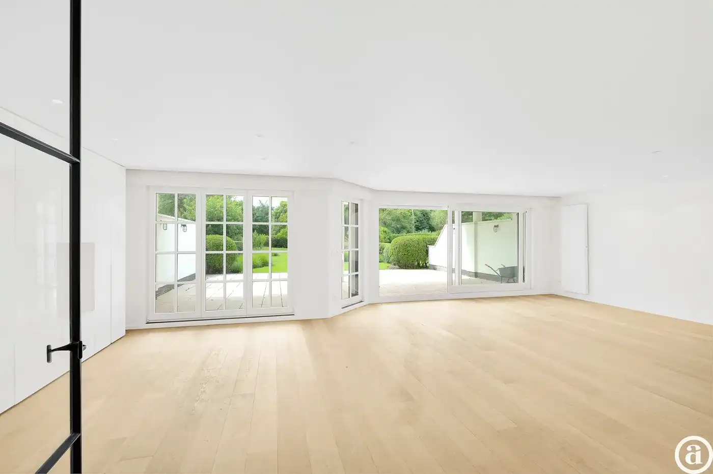 Zonovergoten tuin appartement met groot terras en prachtige tuin gelegen in het exclusieve domein Tennis Gardens. foto 2