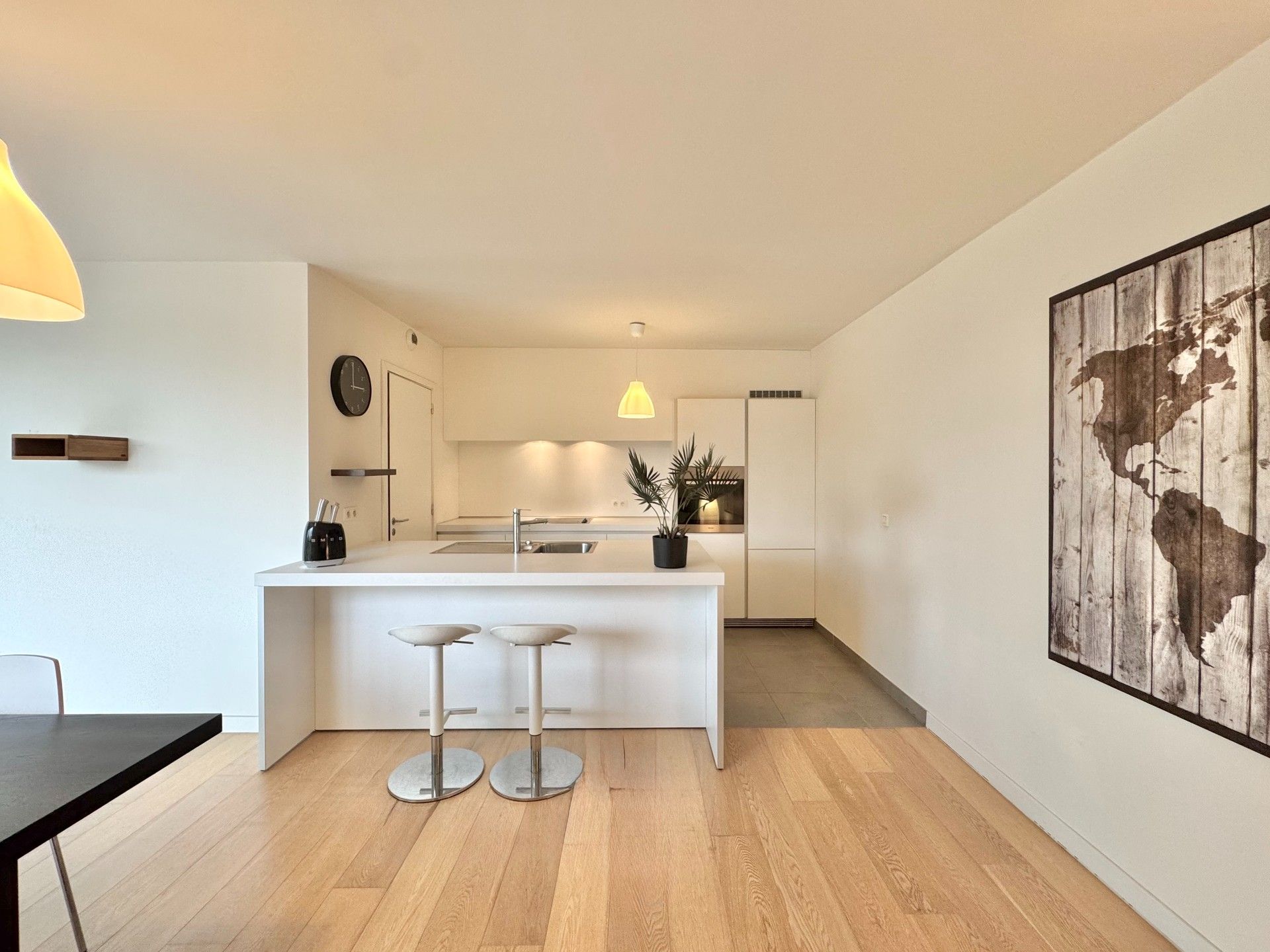 LICHTRIJK APPARTEMENT MET GROOT TERRAS EN PARKING - 125 M² foto 12