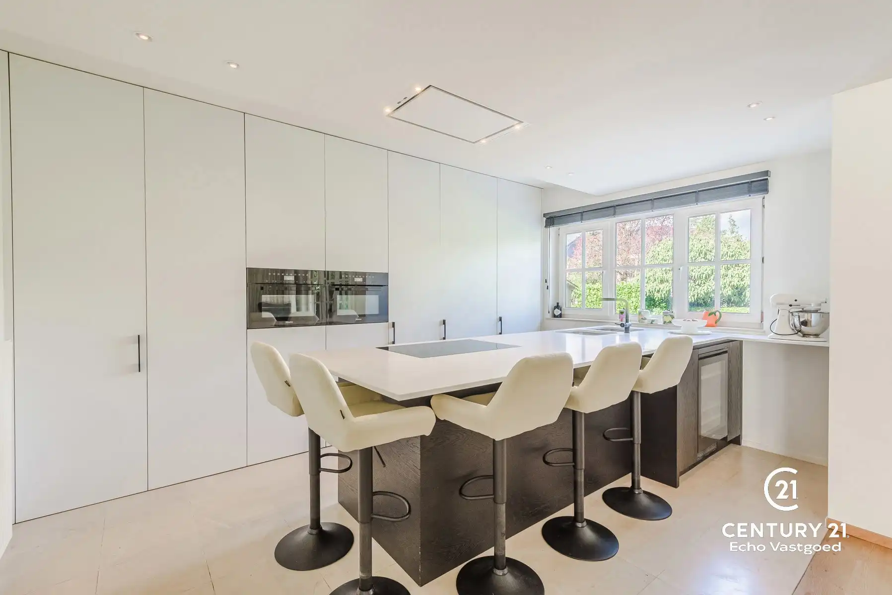Ruime, gerenoveerde, energiezuinige villa met zwembad foto 10