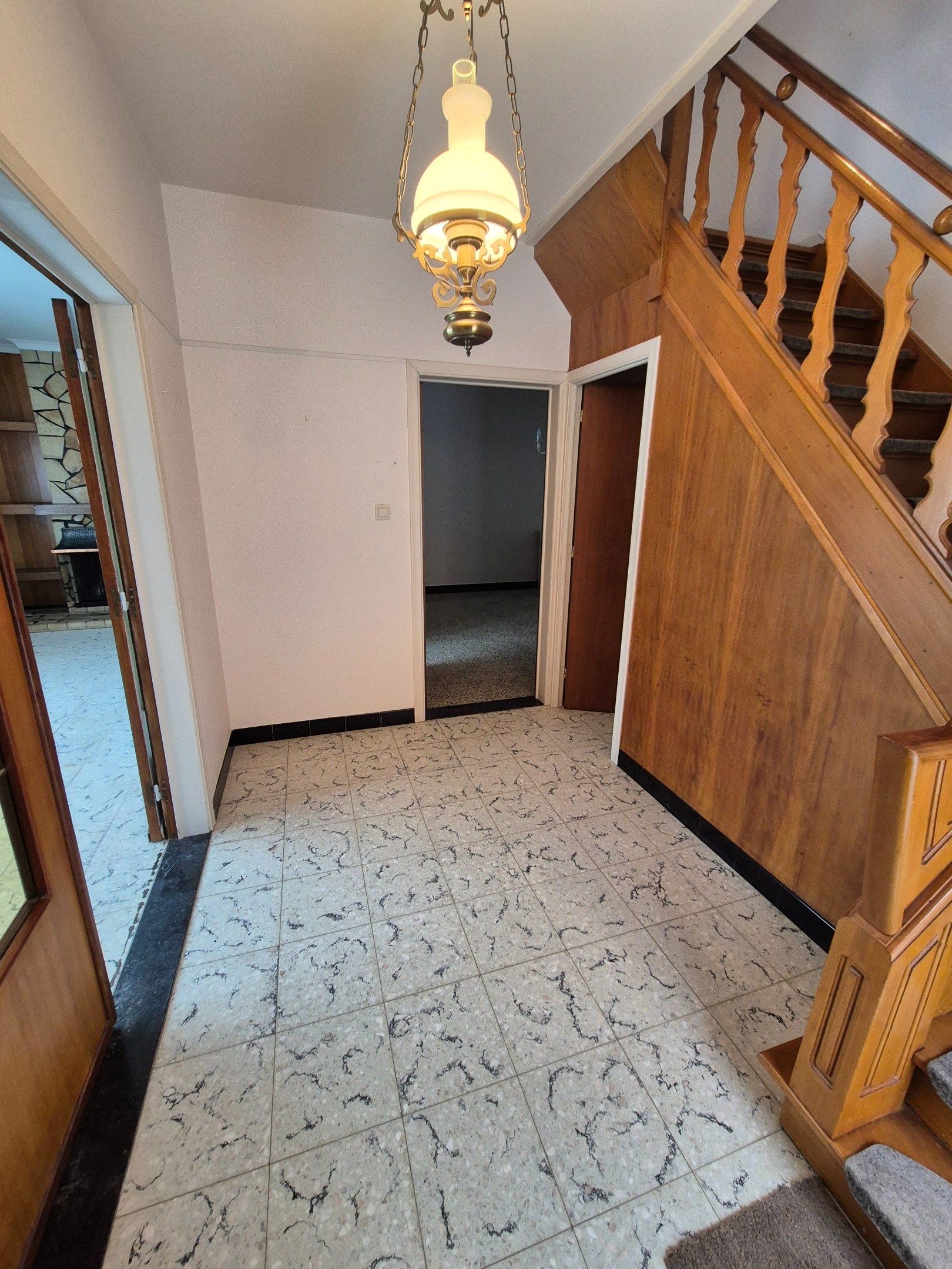 Halfopen gezinswoning met 4 slpkmrs op ruim perceel foto 7