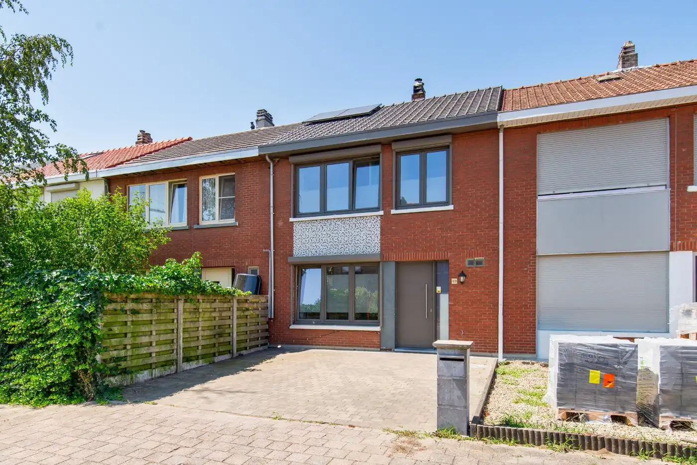 Centraal gelegen, gerenoveerde woning met 3 slpk. en west-tuin foto {{pictureIndex}}