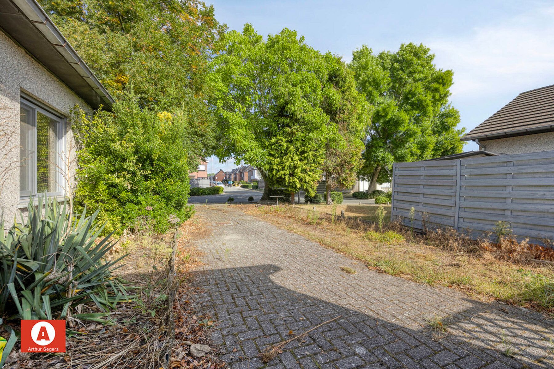 IN OPTIE - Te renoveren/op te frissen Bungalow. foto 3