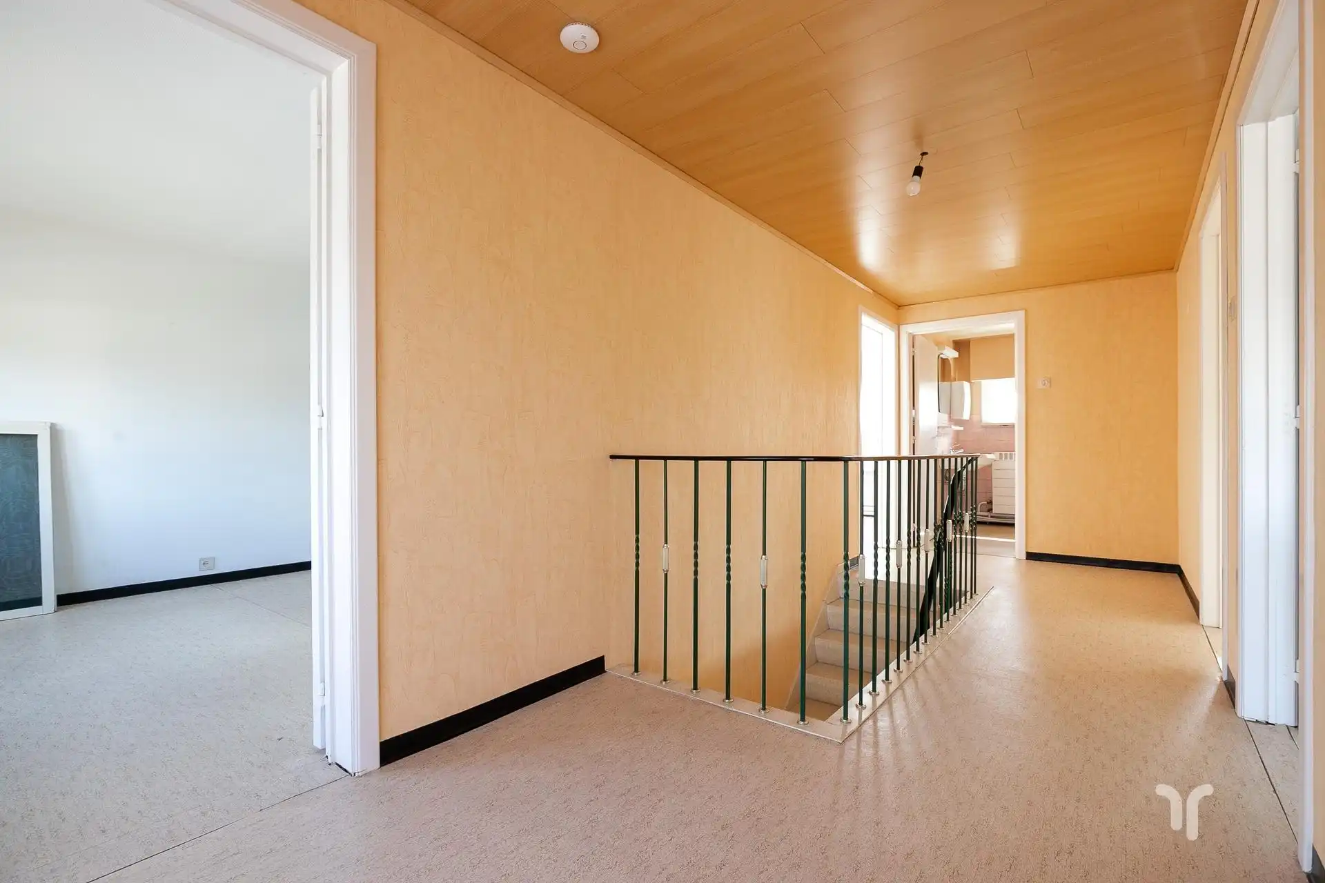 Verzorgde, karaktervolle open bebouwing met 4 slaapkamers met prachtig open zicht. foto 8