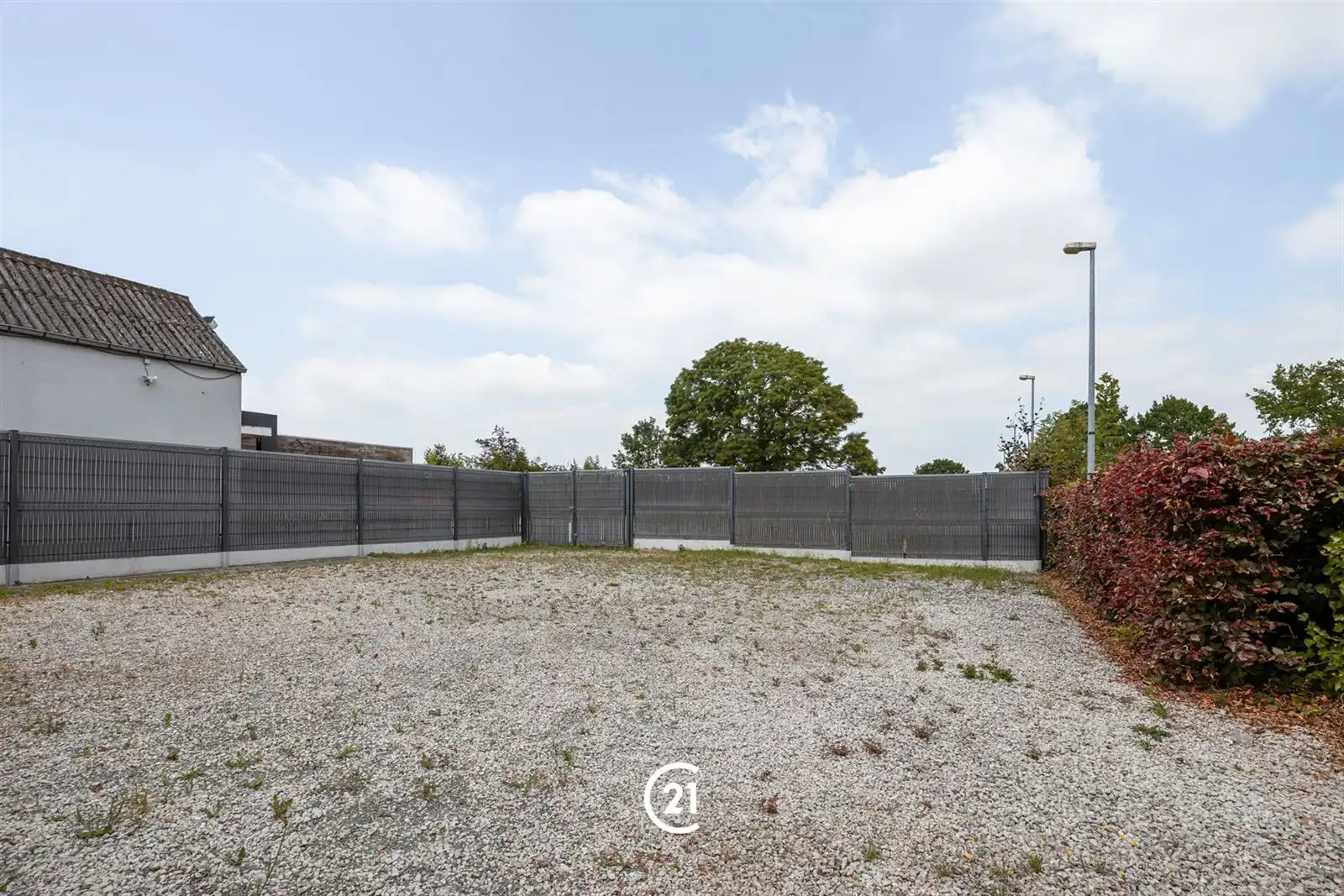 Ruime woning - type herenwoning met 4 slpk en parking foto 3
