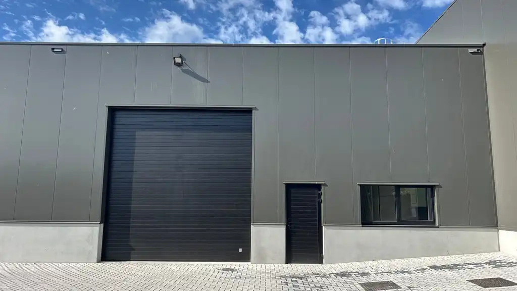 Showroom met opslagruimte te koop in Tielt foto 17