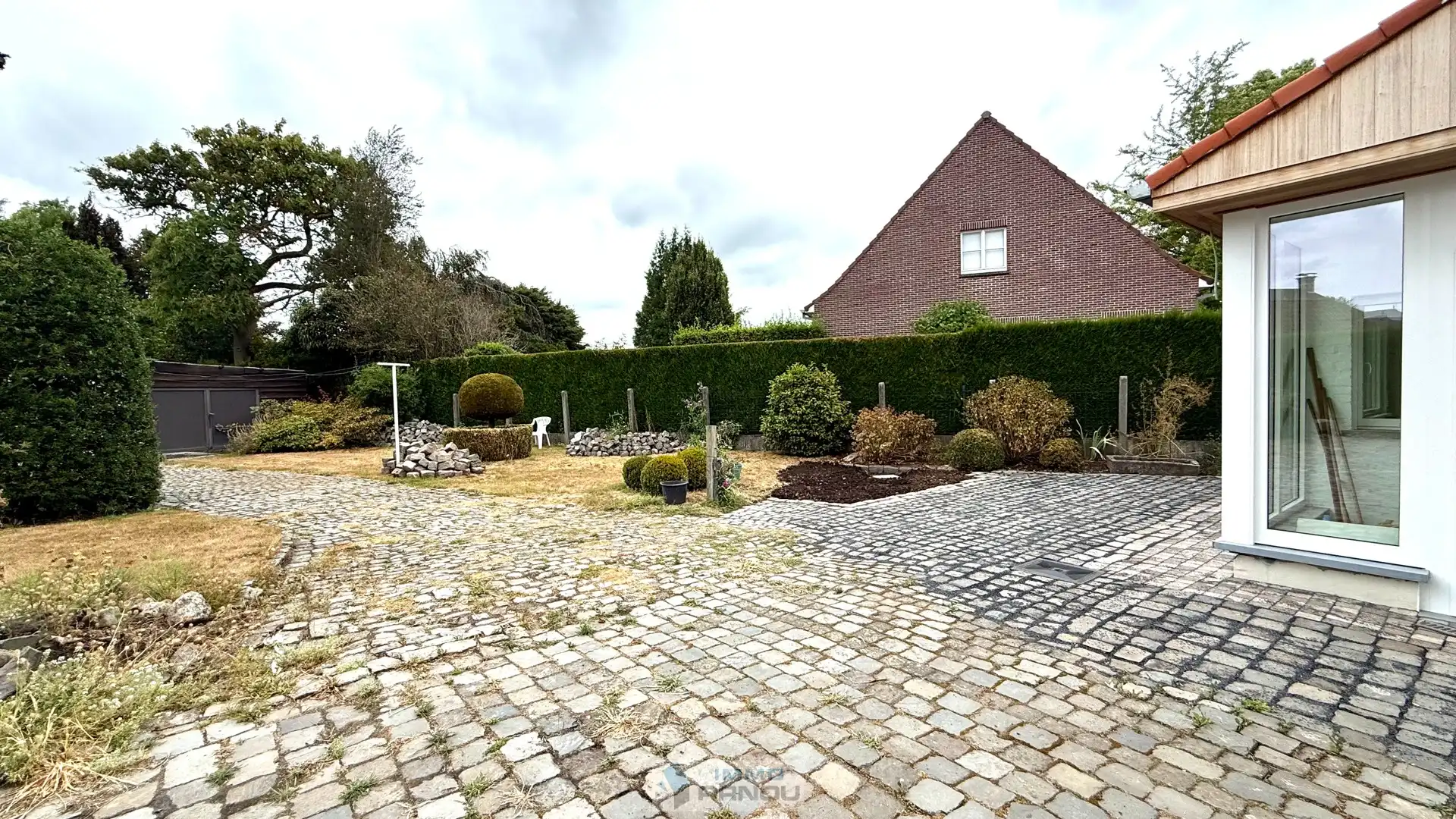 Gerenoveerde gezinswoning met grote tuin foto 20