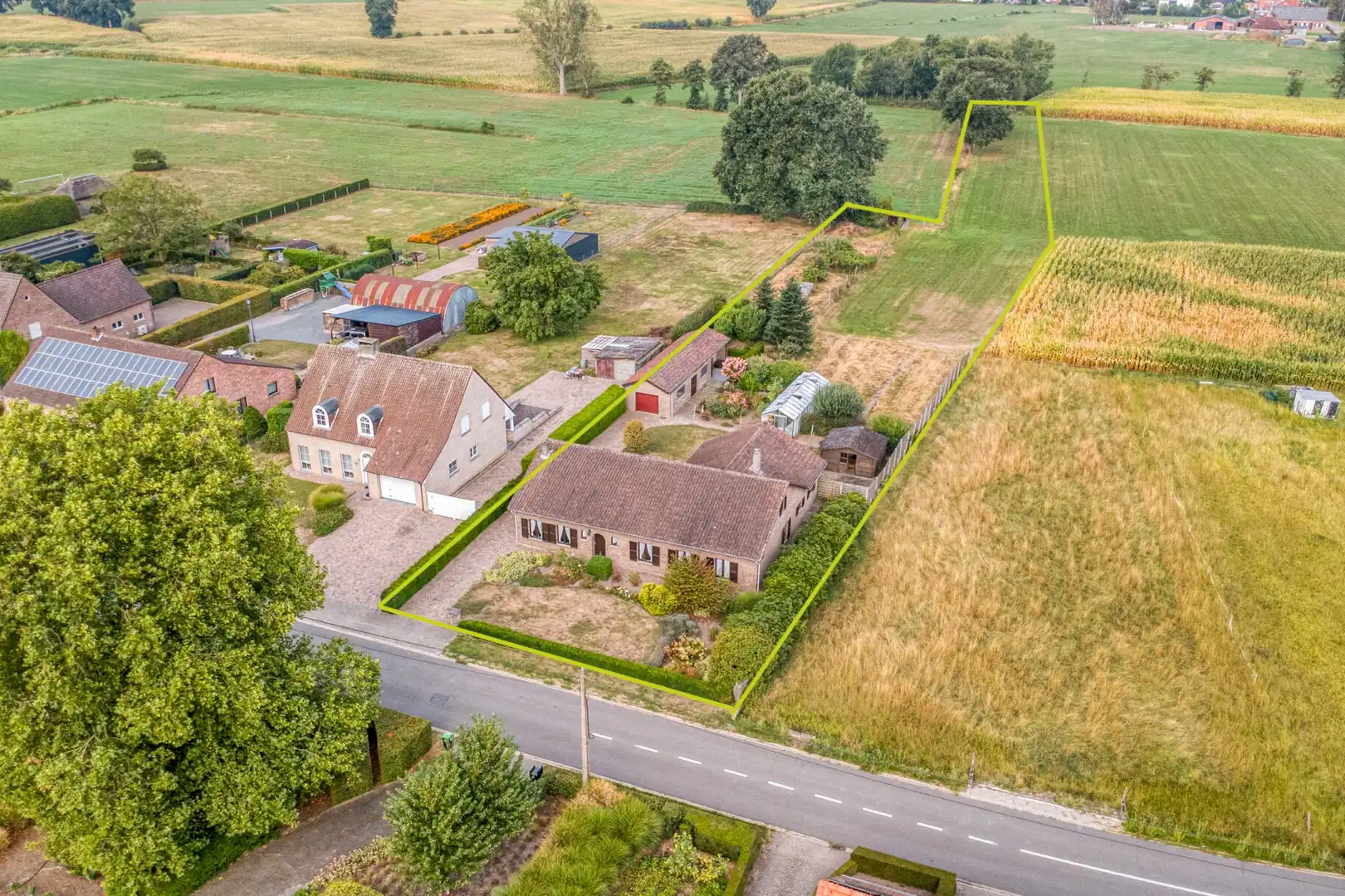 Karaktervolle woning met 3 slpks, landelijk gelegen op 6.088 m² ! foto 1