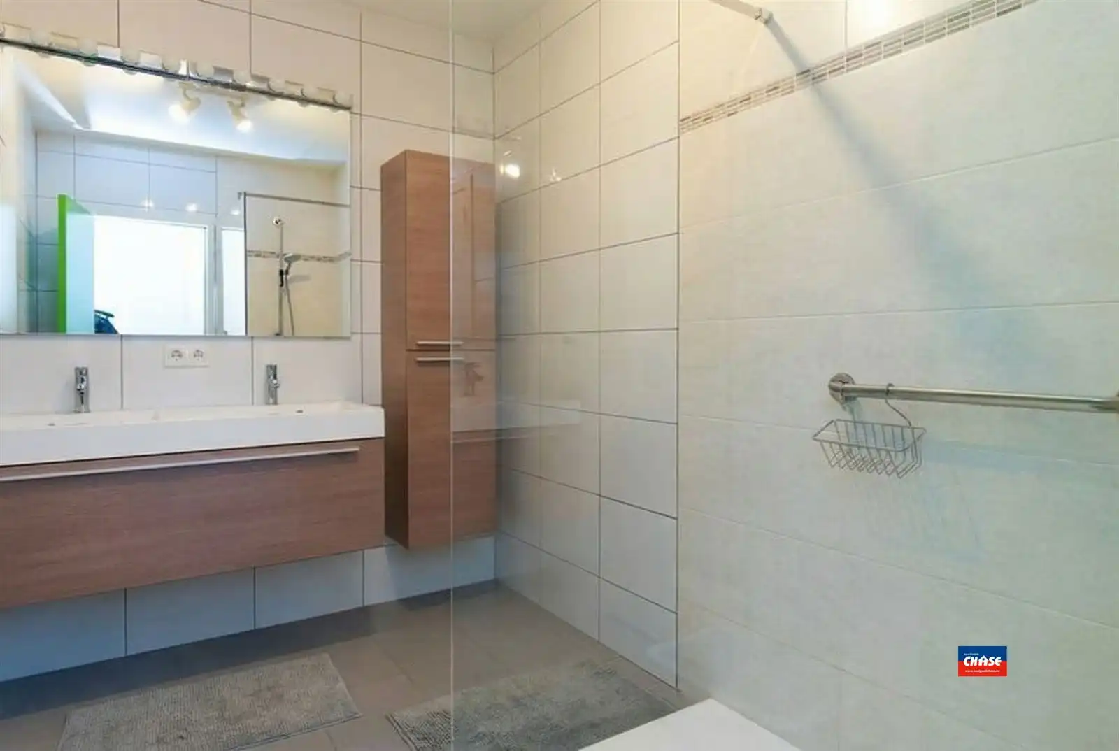 Instapklaar appartement met 2 slaapkamers en terras foto 11