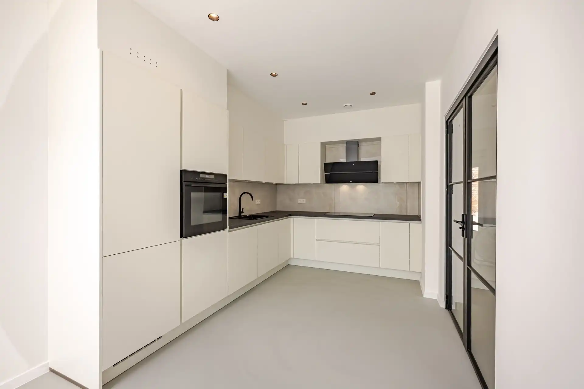 Top gerenoveerde woning met 2 slks en terras foto 9