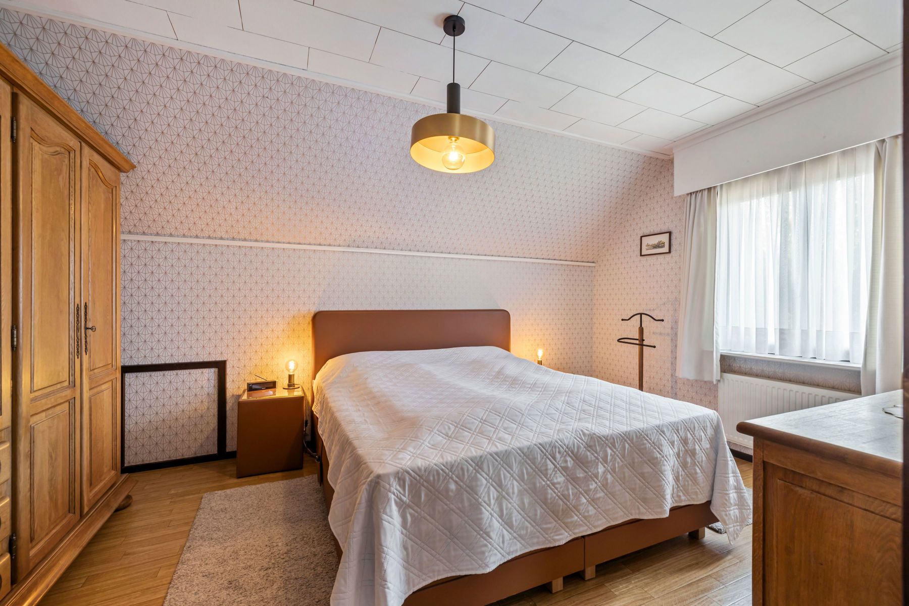 ONDER OPTIE Ruime villa in zeer goede staat met grote garage foto 18