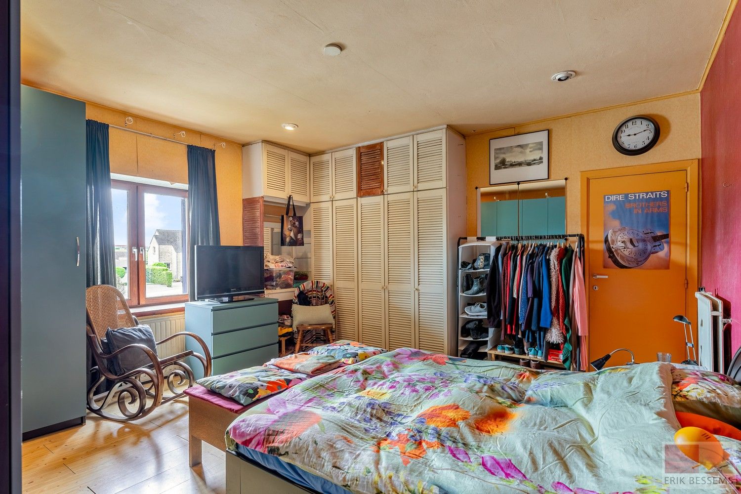 Unieke gesloten bebouwing met veel potentieel, deze ruime woning biedt een indrukwekkende woonoppervlakte van 306 m² foto 15