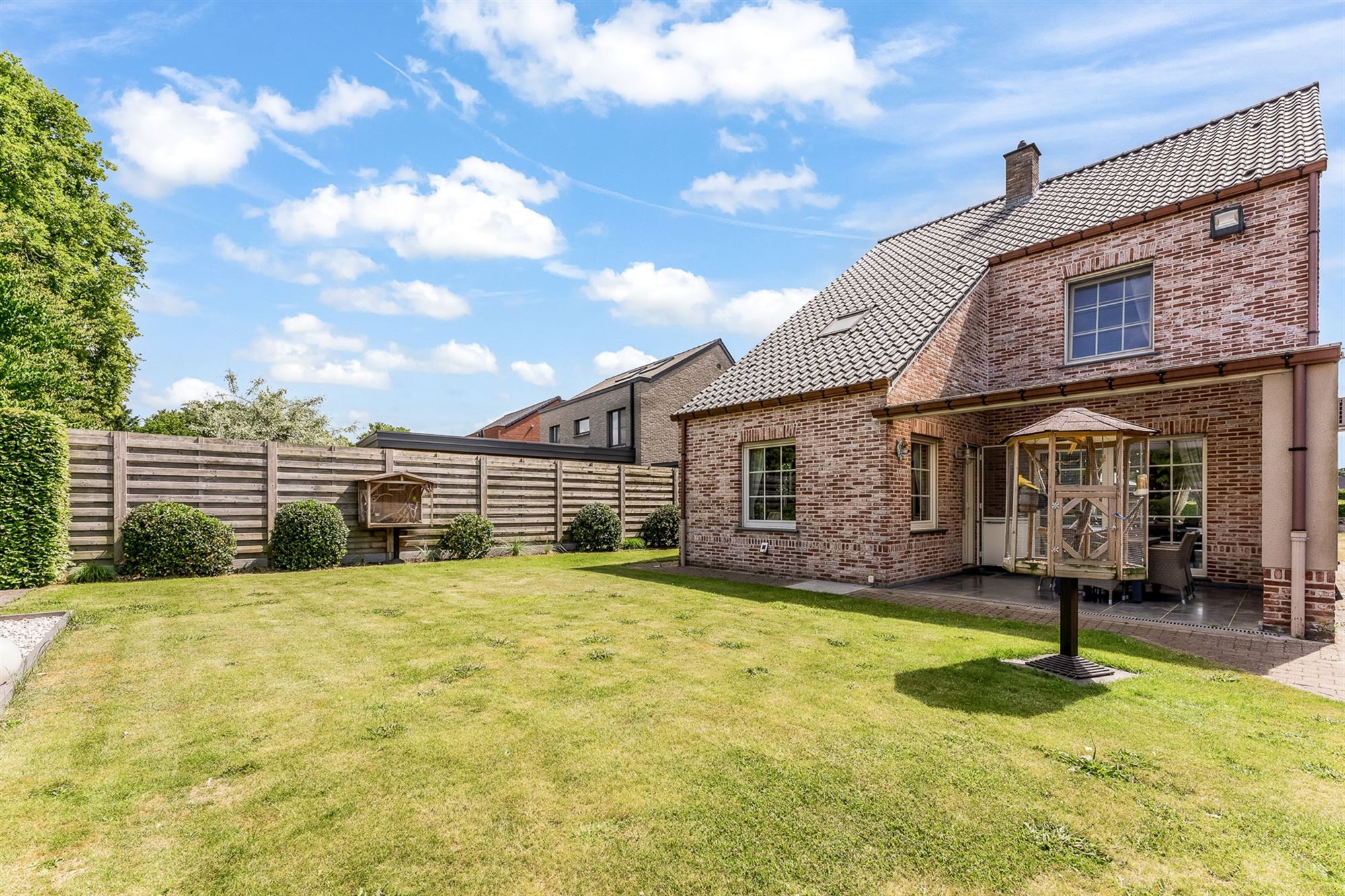 Energiezuinige woning met verwarmd zwembad en ruime garage op ideale ligging foto 20