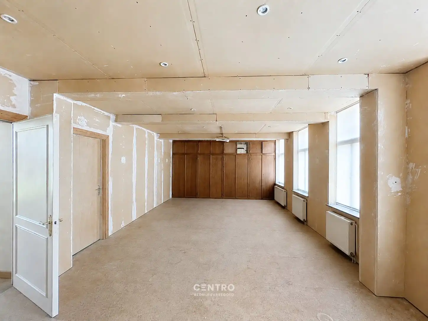 Prachtig herenhuis (thans restaurant met woning) met parkeerterrein en 3 garages op 50m van de Markt van Ingelmunster! Uitbreiding met naastgelegen huis voor B&B mogelijk. foto 24