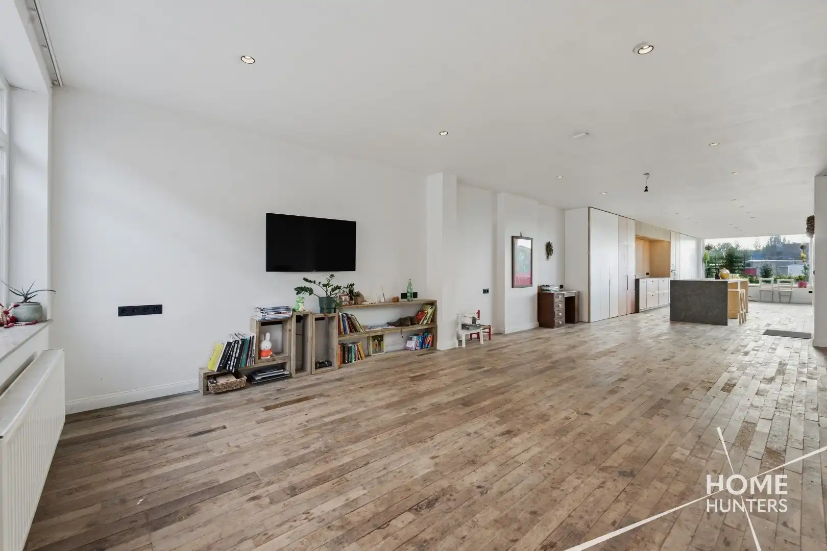 Prachtig gerenoveerde woning met 4 slaapkamers en een ruime tuin vlak bij het historische hart van Ieper! foto 7