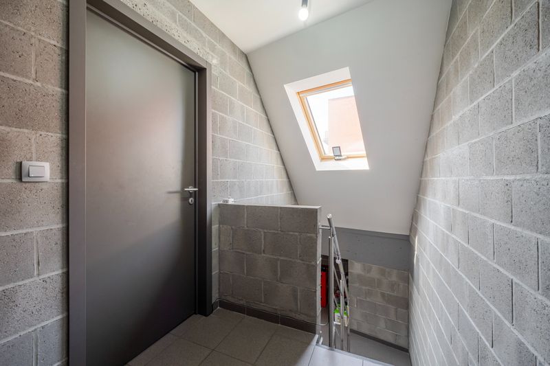 Stijlvolle en energiezuinige woning met garage in het bruisende centrum van Roeselare foto 11