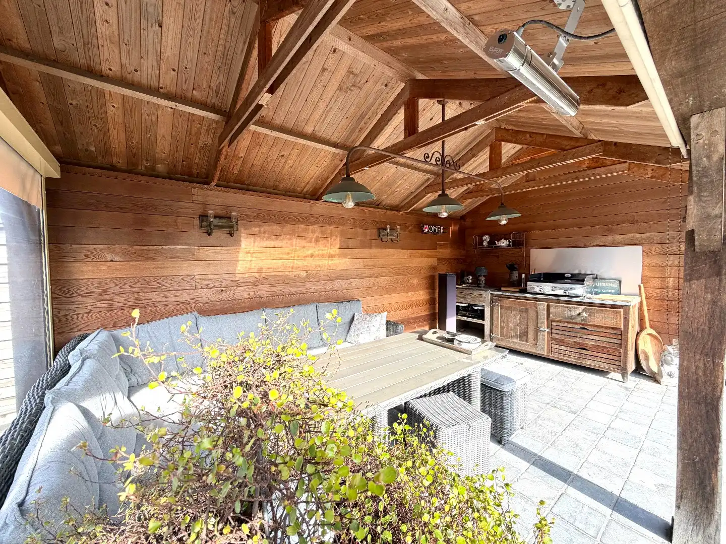 Instapklaar wonen? Ontdek deze woning met 4 slaapkamers, poolhouse en nieuwe badkamer. foto 24