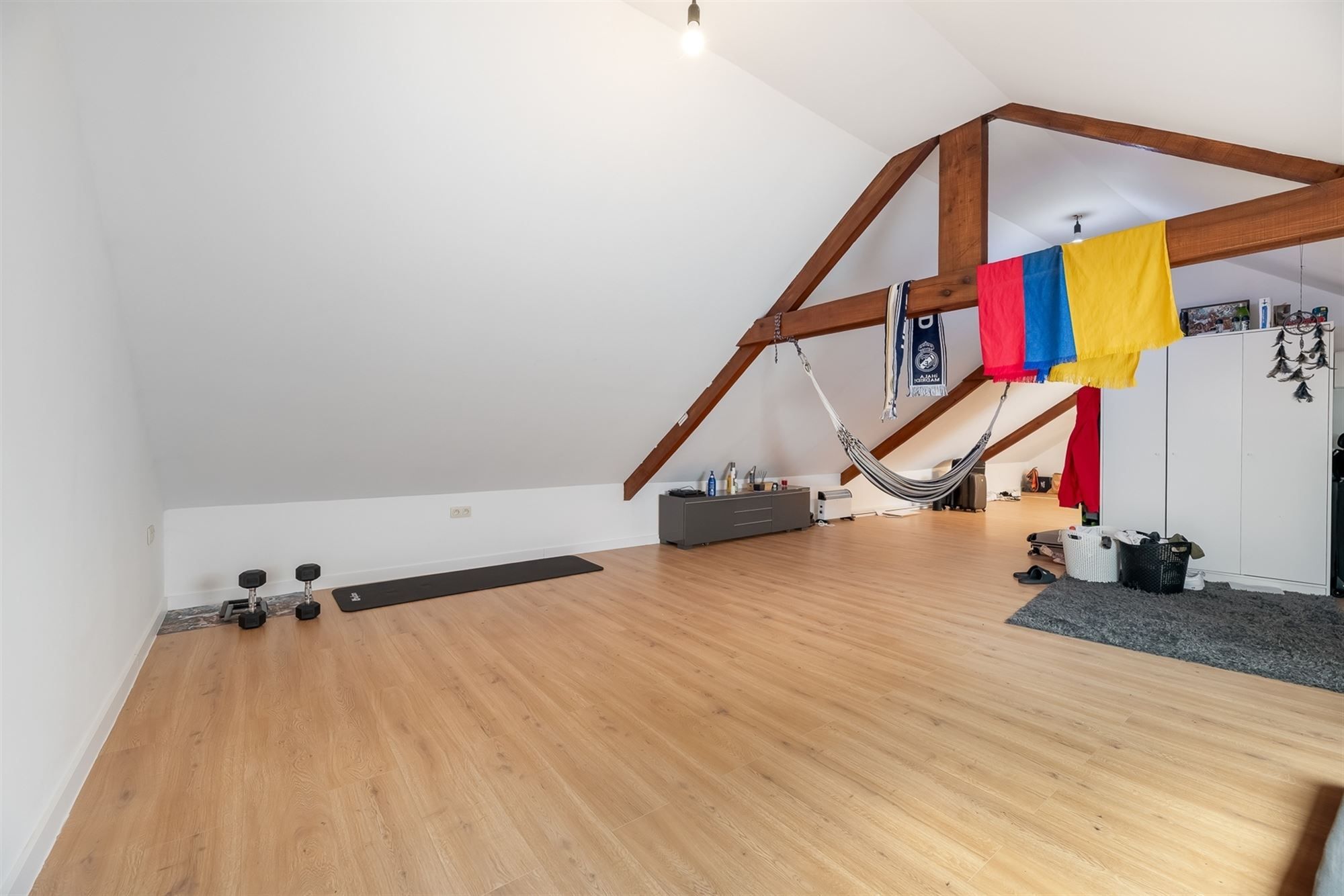 PERFECT ONDERHOUDEN DUPLEX APPARTEMENT MET 4 SLAAPKAMERS TE BEVERLO foto 16