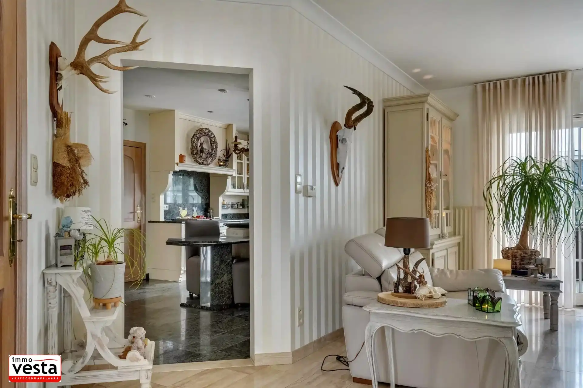 Ruime villa op een goede locatie foto 8