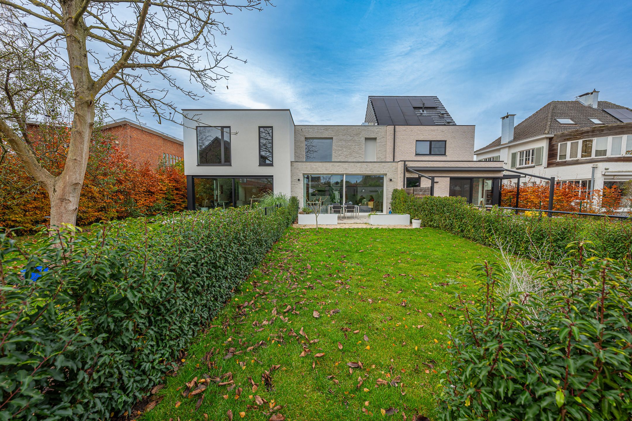 Uitstekend afgewerkte woning met terras en tuintje foto 3