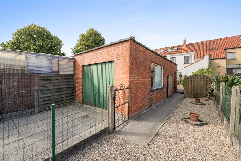 Rumbeke - Rijwoning met garage achteraan foto 19