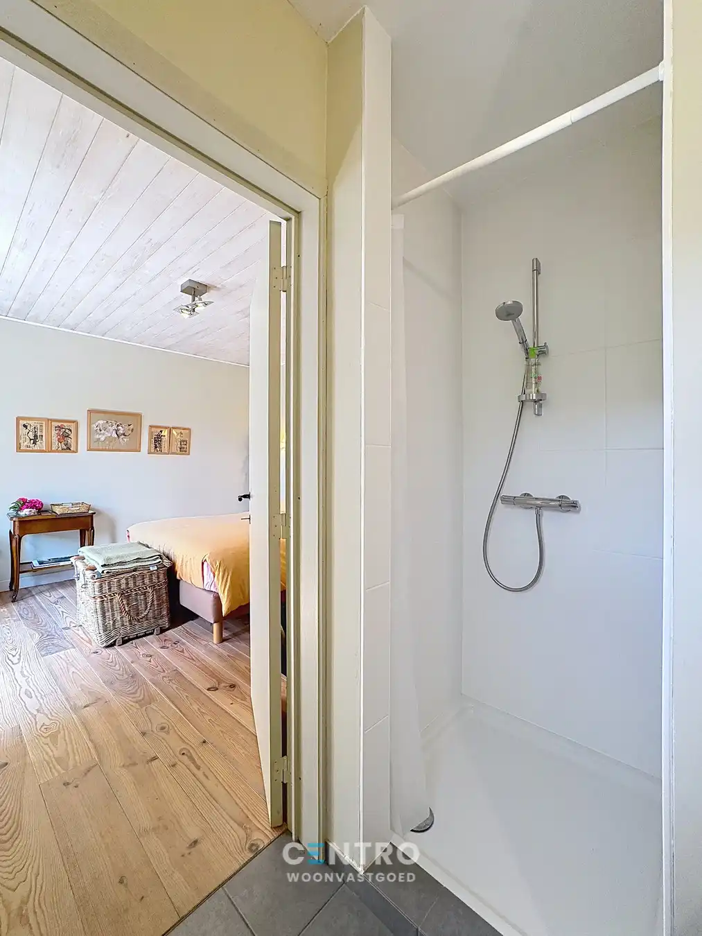 Leuke kunstenaarswoning met 3 slpks en 3 badks in 'het Witte dorp'! foto 9