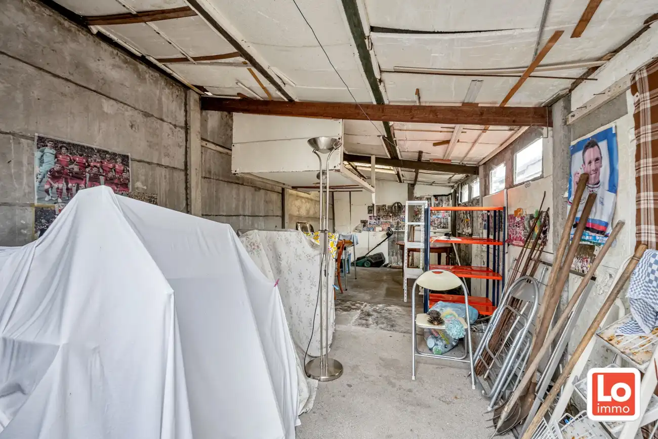 Volledig te renoveren gesloten woning met afzonderlijke garage en een leuke stadstuin op een toplocatie nabij het centrum van Lochristi! foto 15