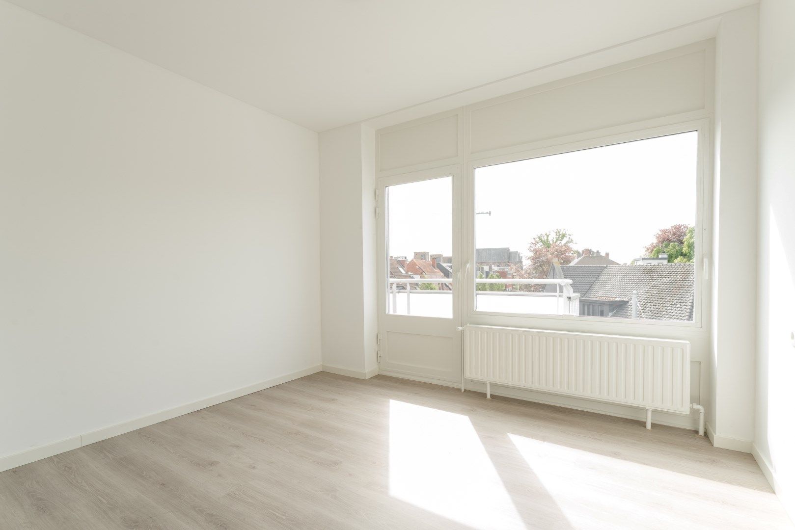 Volledig gerenoveerd 3 slaapkamer appartement in Neerpelt centrum. foto 9