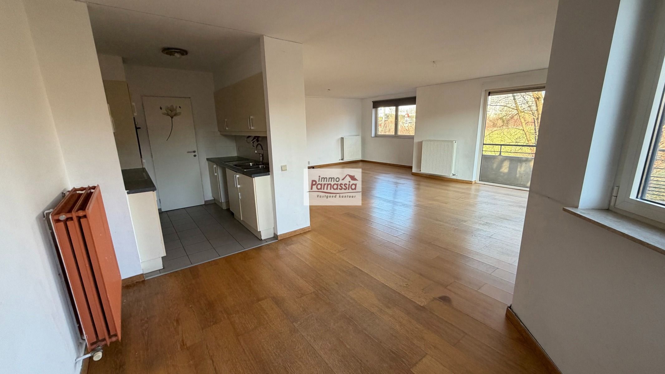 Zeer aangenaam en centraal gelegen 3 slaapkamer appartement  foto 2