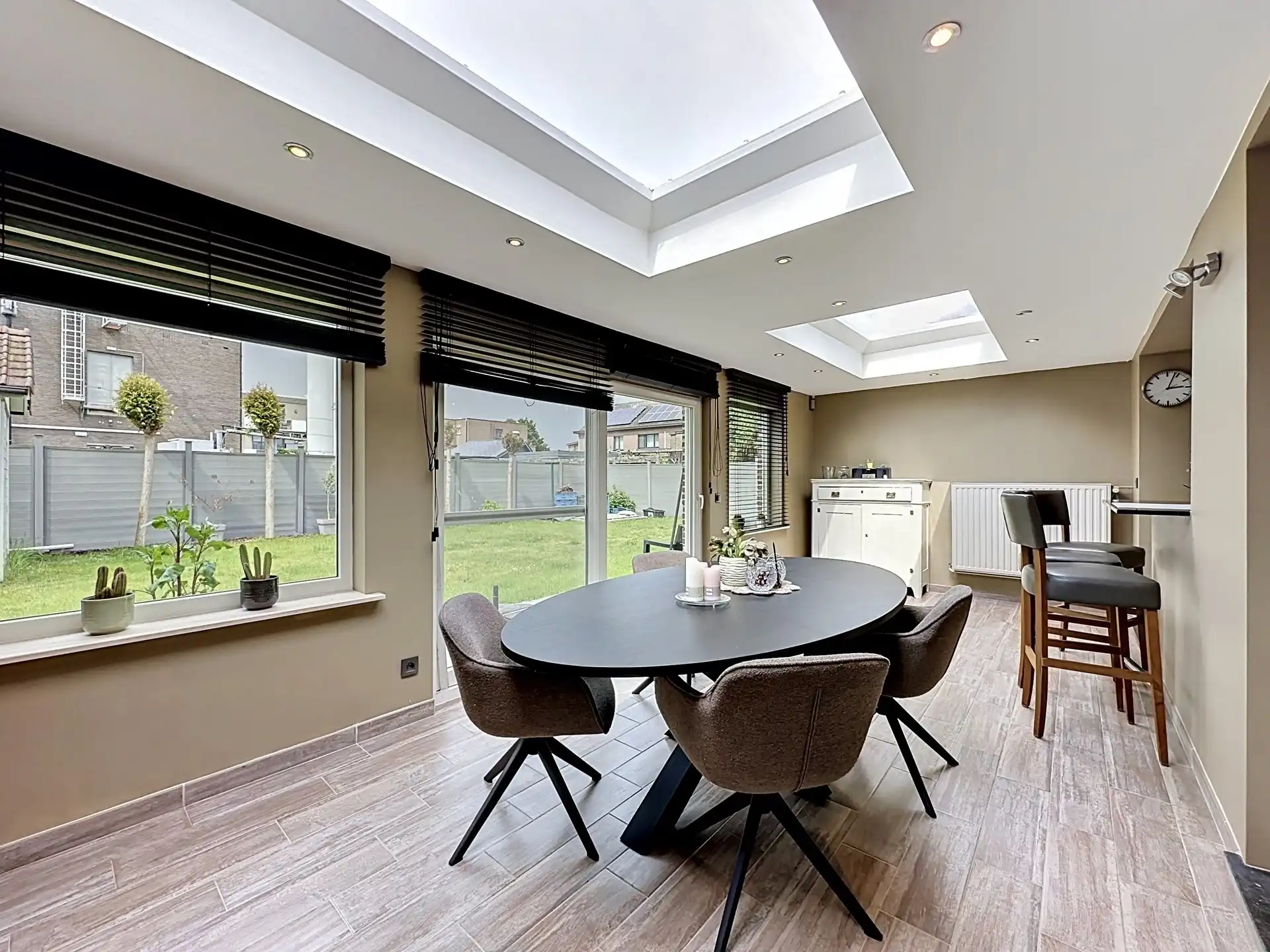 Energiezuinige open bebouwing met 3 slaapkamers, oprit en garage op perceel van 524m² in Zwijndrecht! foto 4